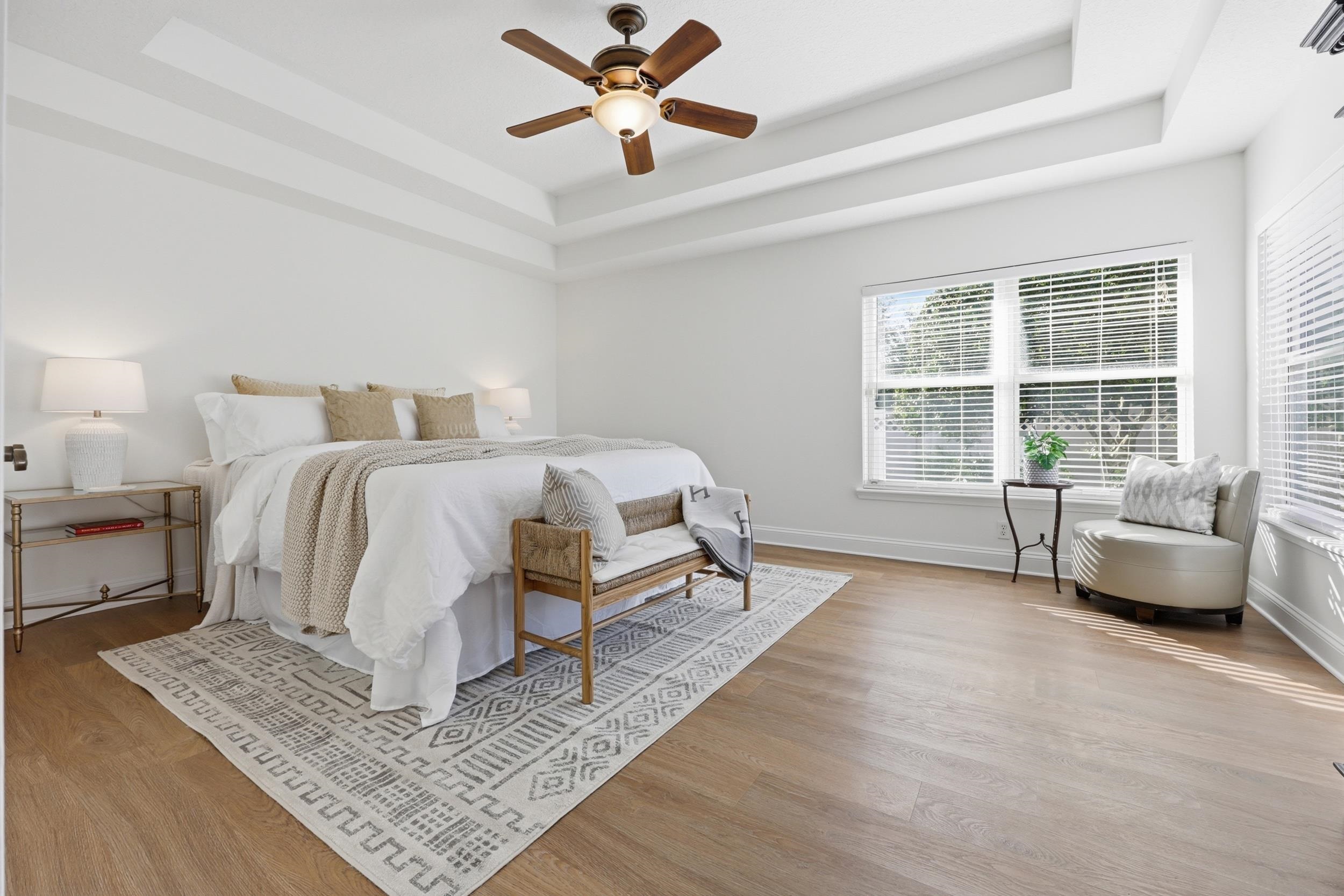 Image 16 of 51 For 933 Oxford Dr