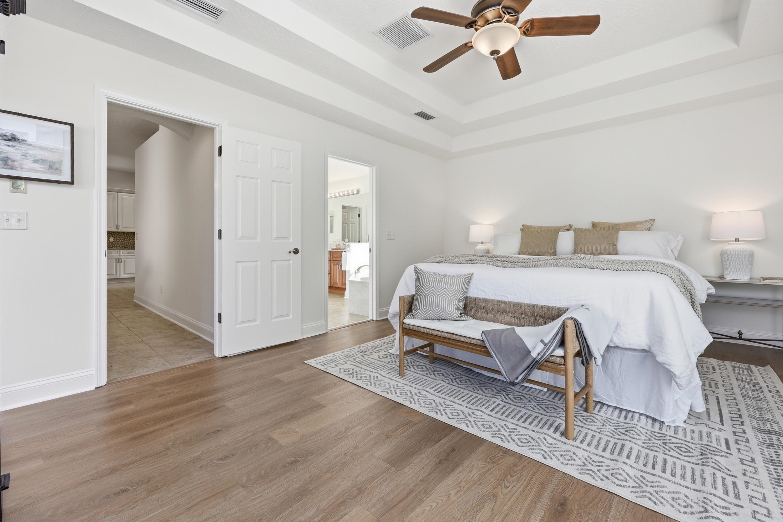 Image 17 of 51 For 933 Oxford Dr