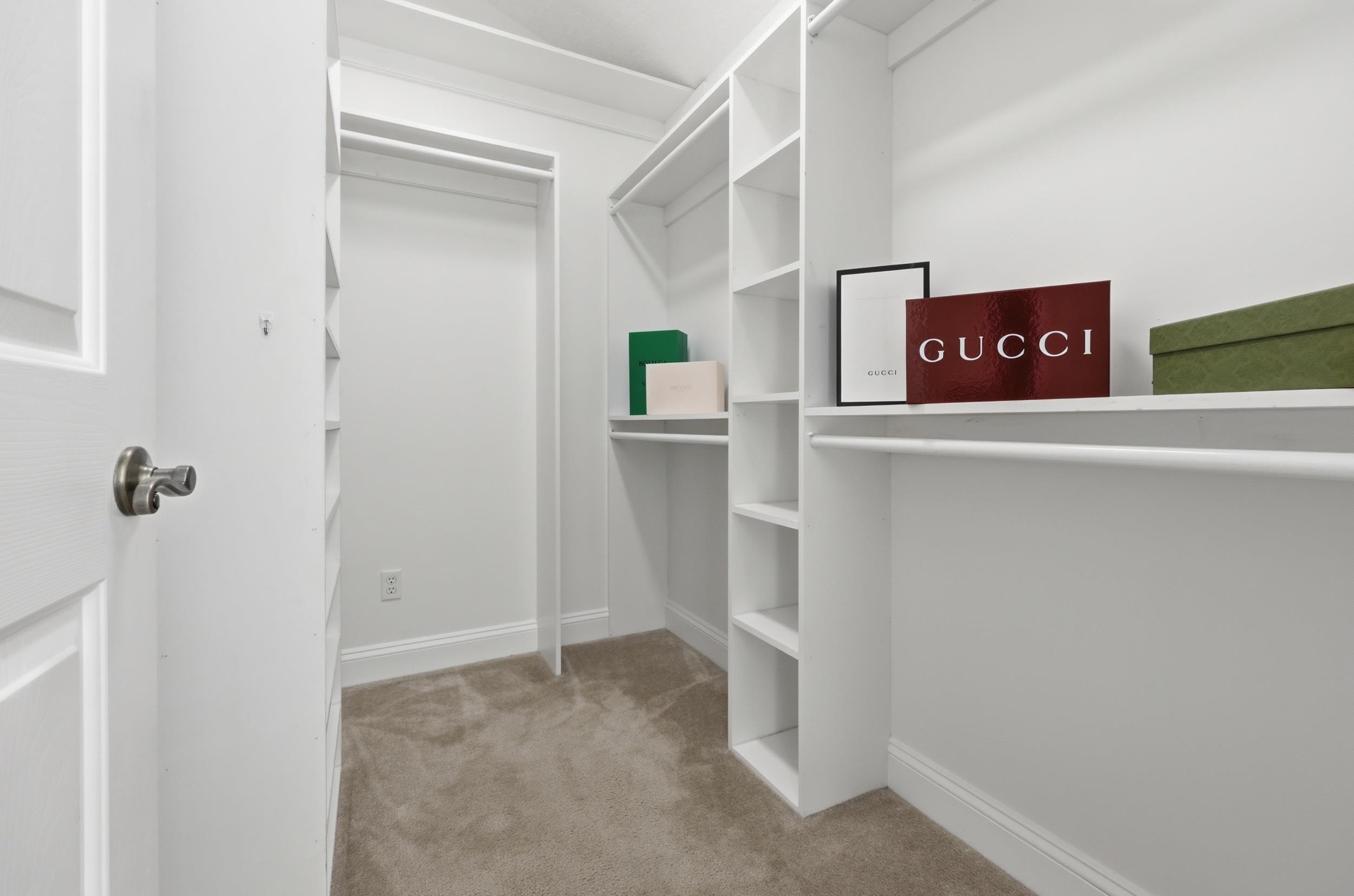 Image 20 of 51 For 933 Oxford Dr