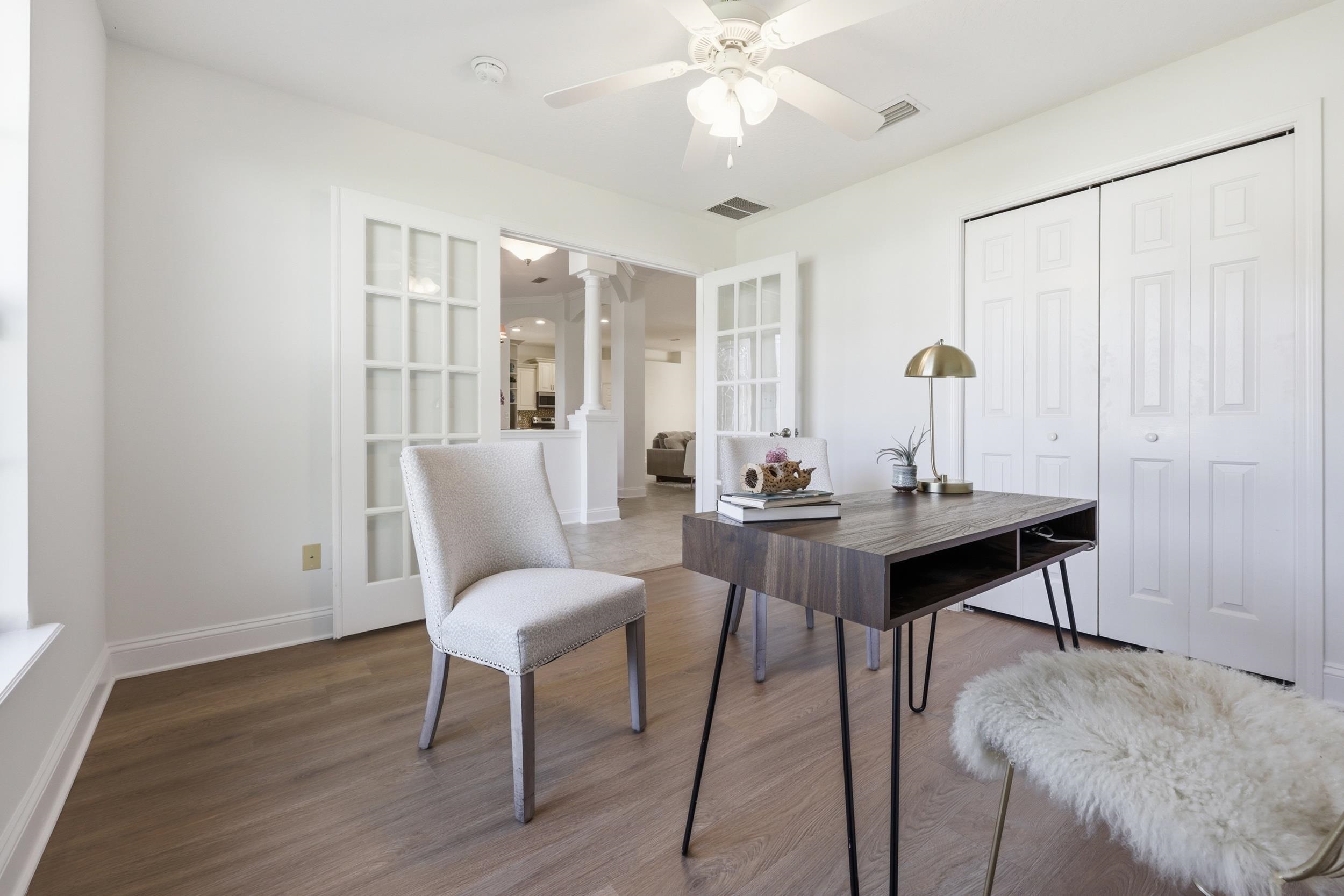 Image 24 of 51 For 933 Oxford Dr