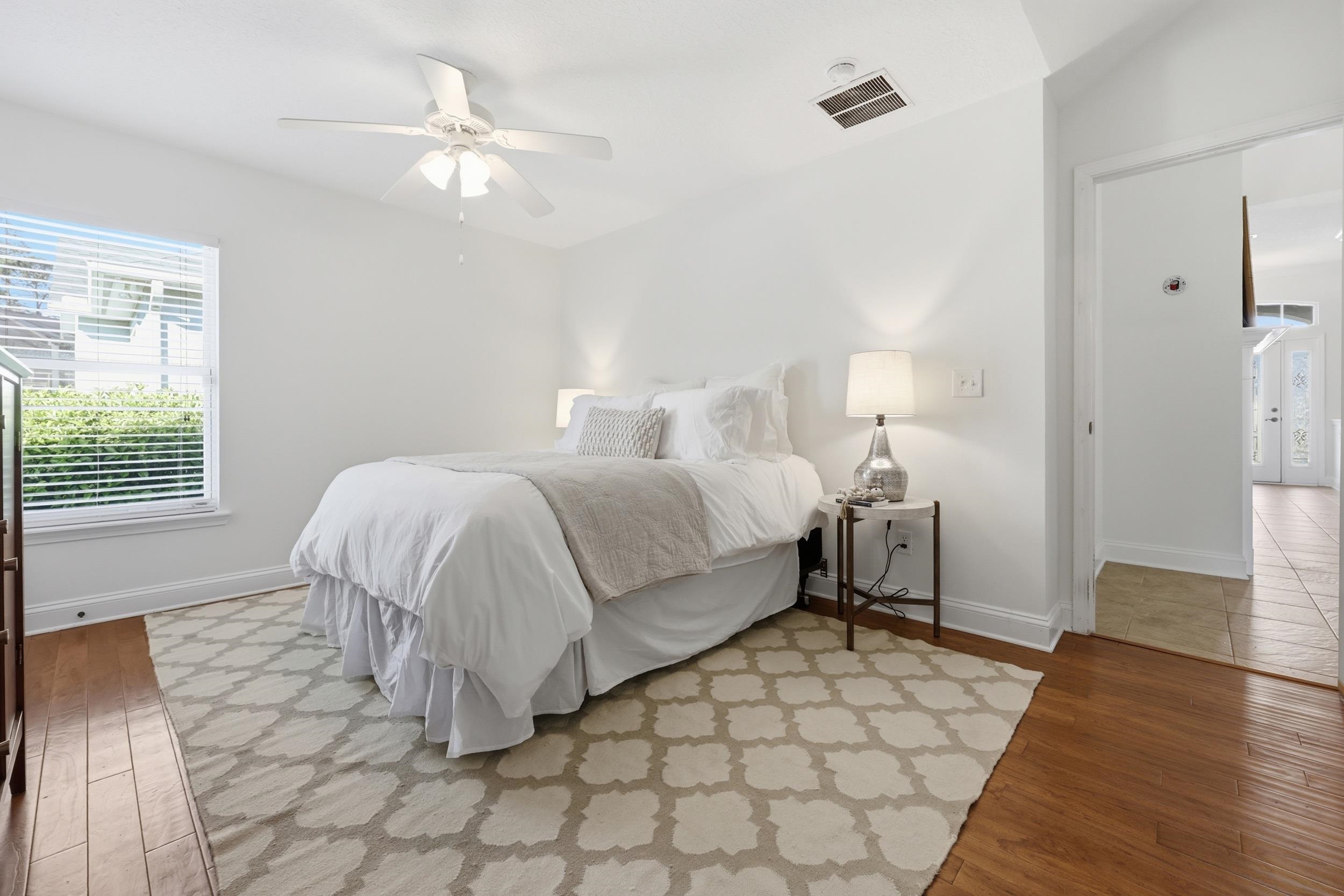 Image 29 of 51 For 933 Oxford Dr