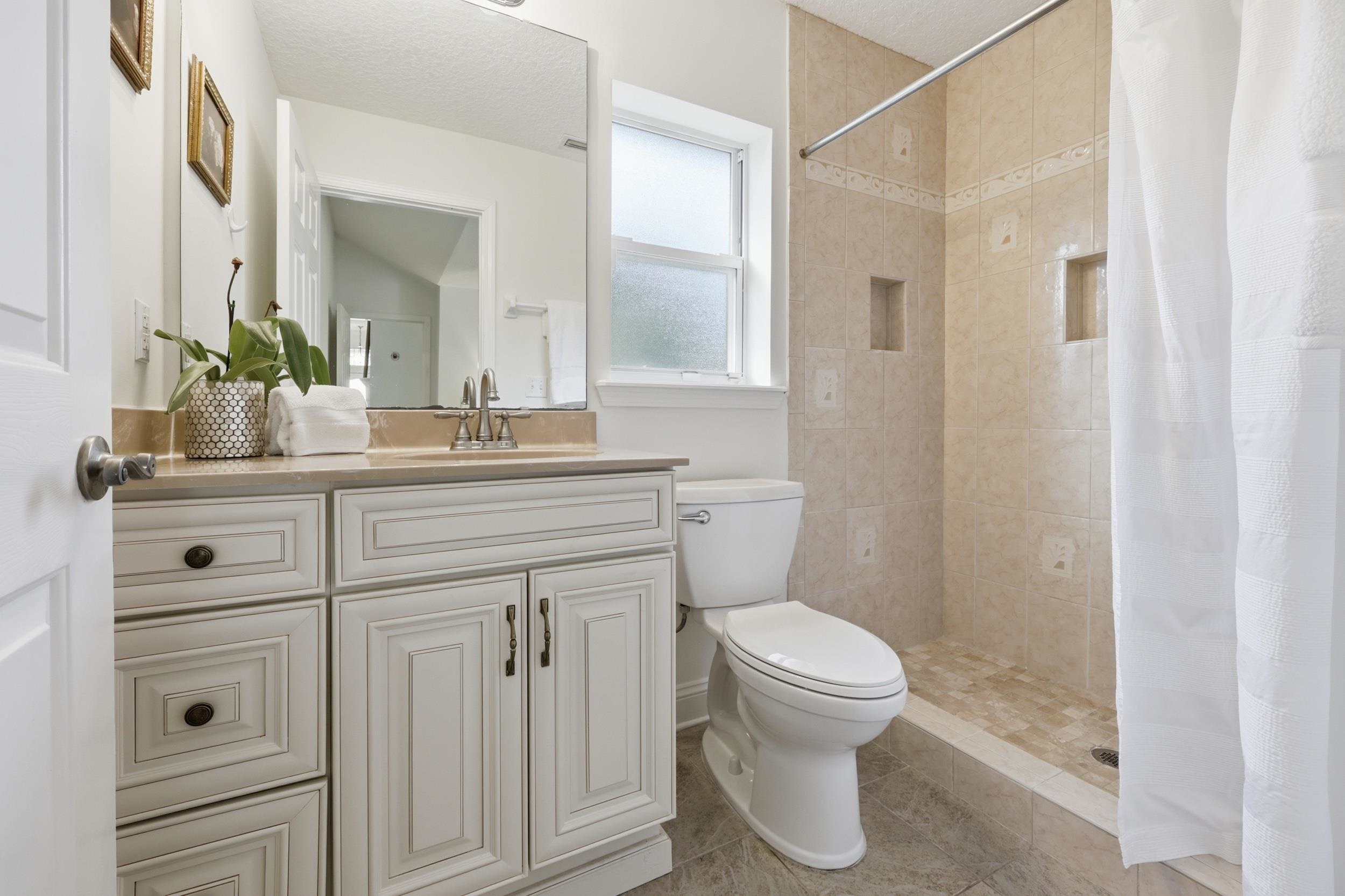 Image 31 of 51 For 933 Oxford Dr