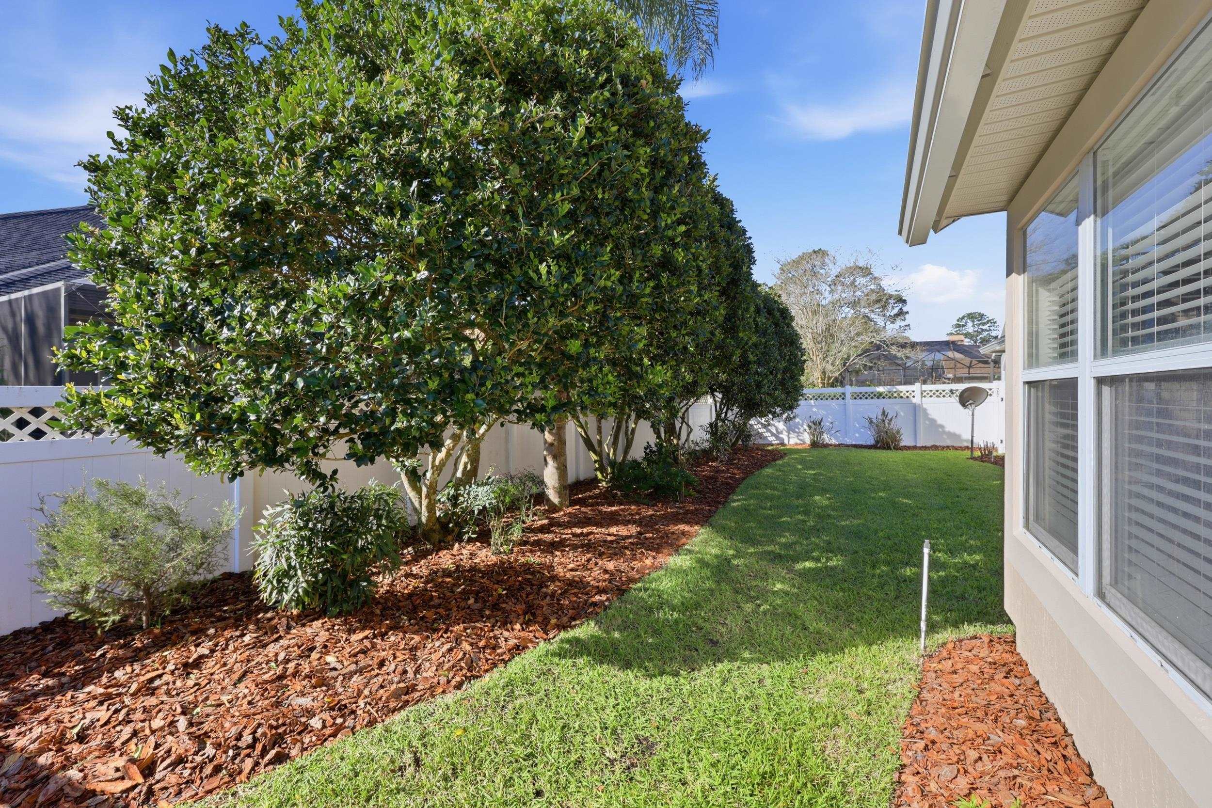 Image 37 of 51 For 933 Oxford Dr