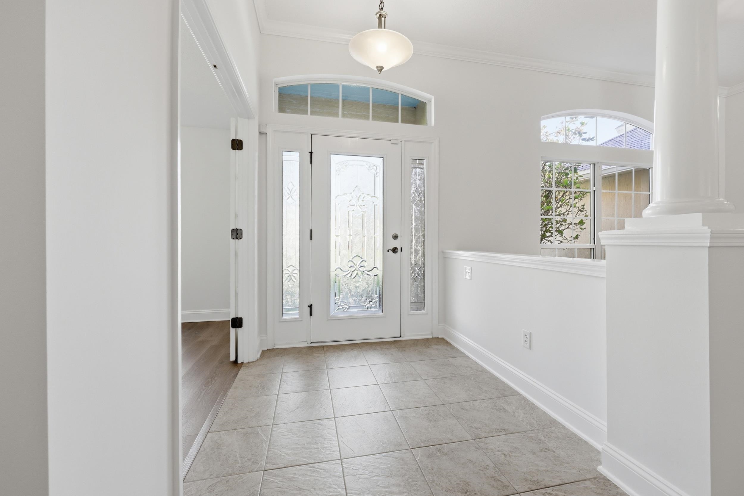 Image 4 of 51 For 933 Oxford Dr