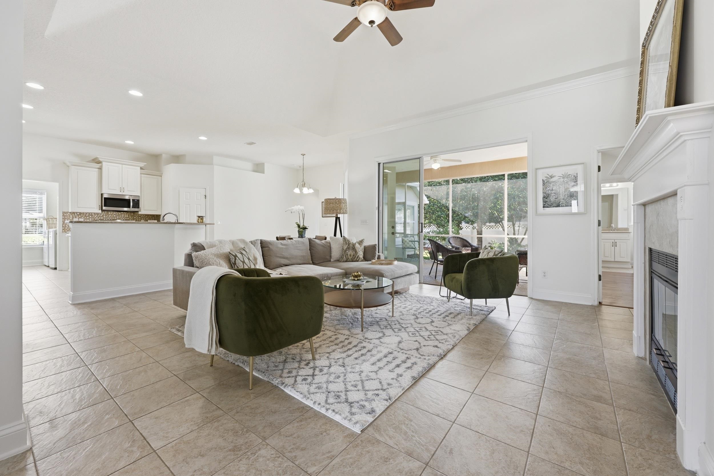 Image 5 of 51 For 933 Oxford Dr