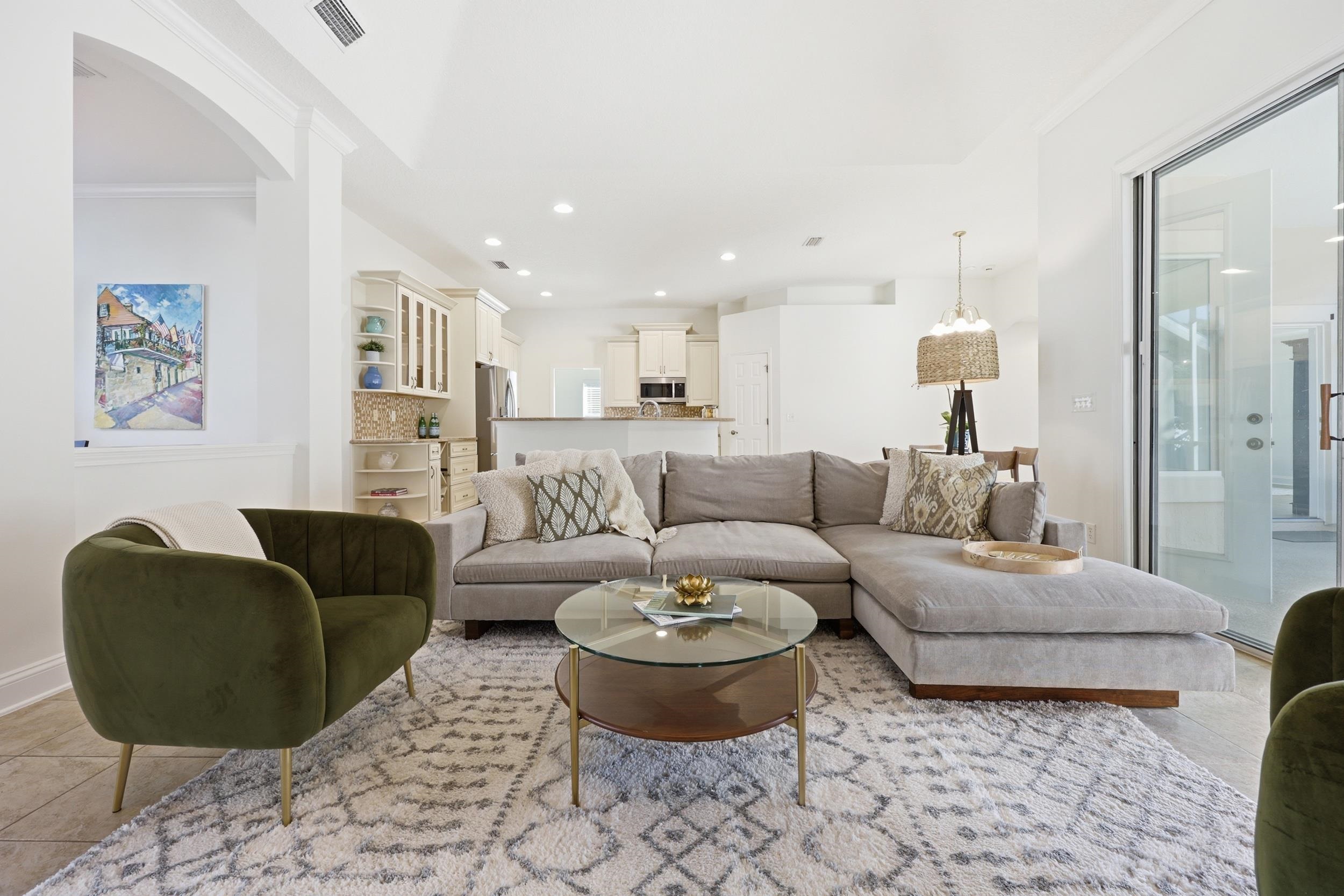 Image 7 of 51 For 933 Oxford Dr