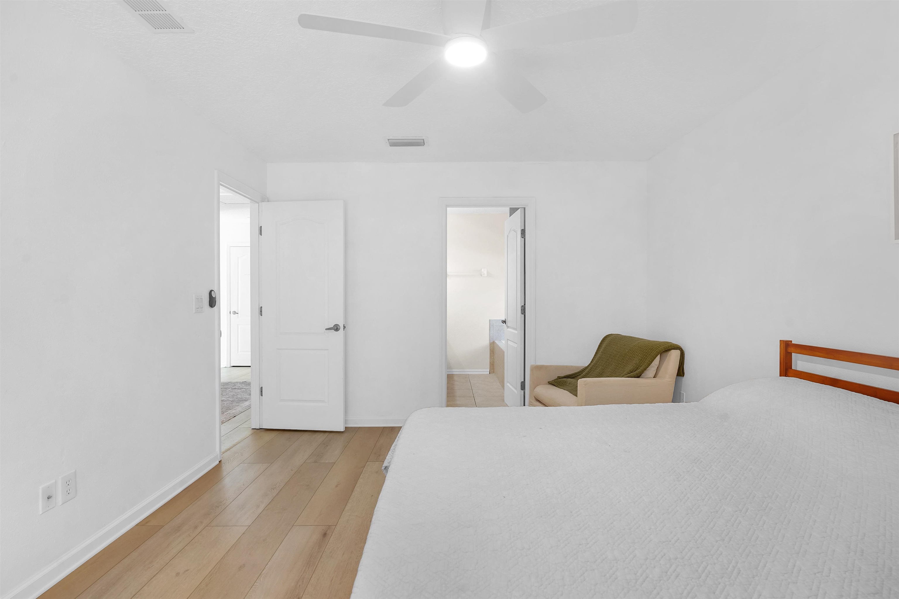 Image 31 of 52 For 996 Saltwater Cir