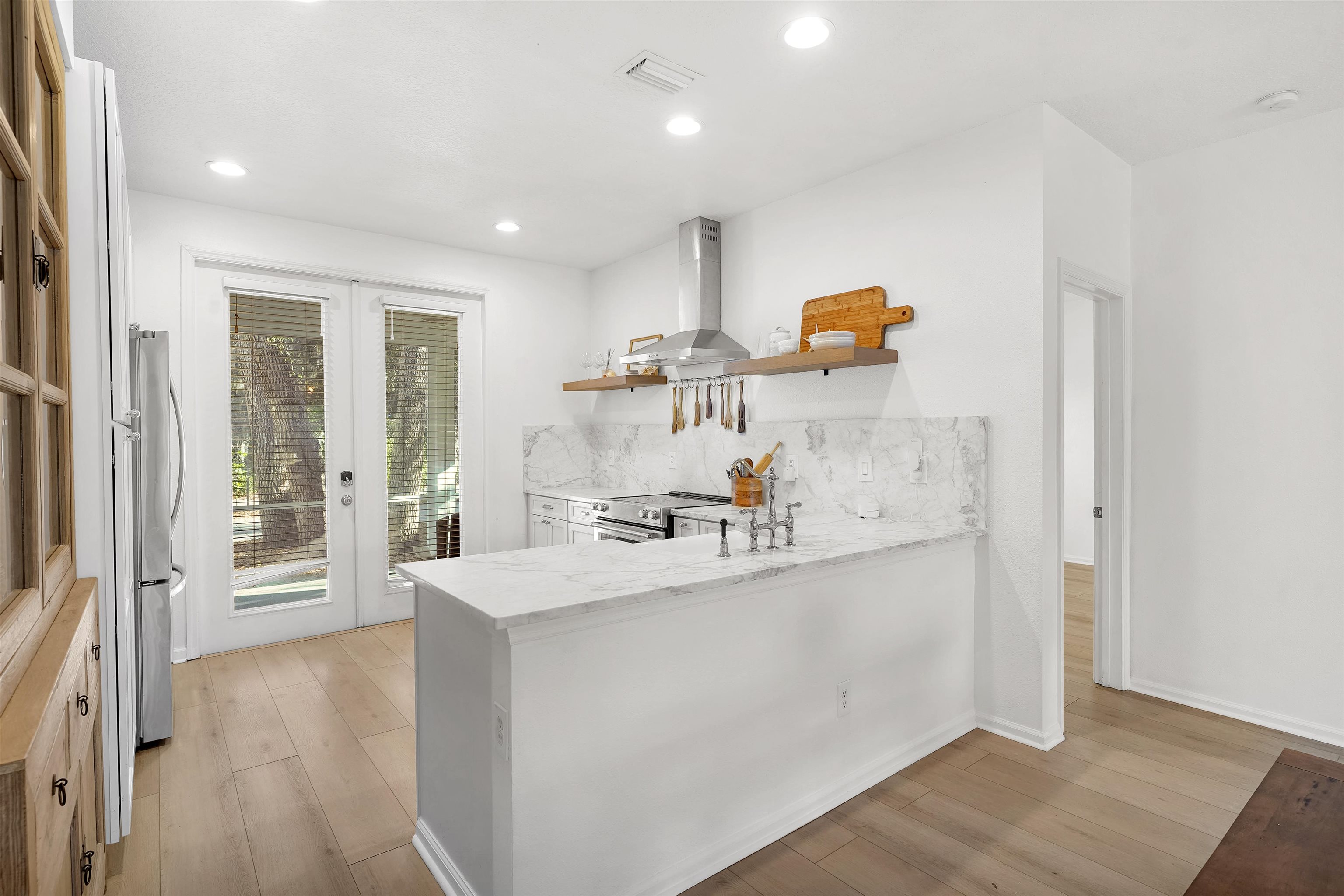 Image 4 of 52 For 996 Saltwater Cir