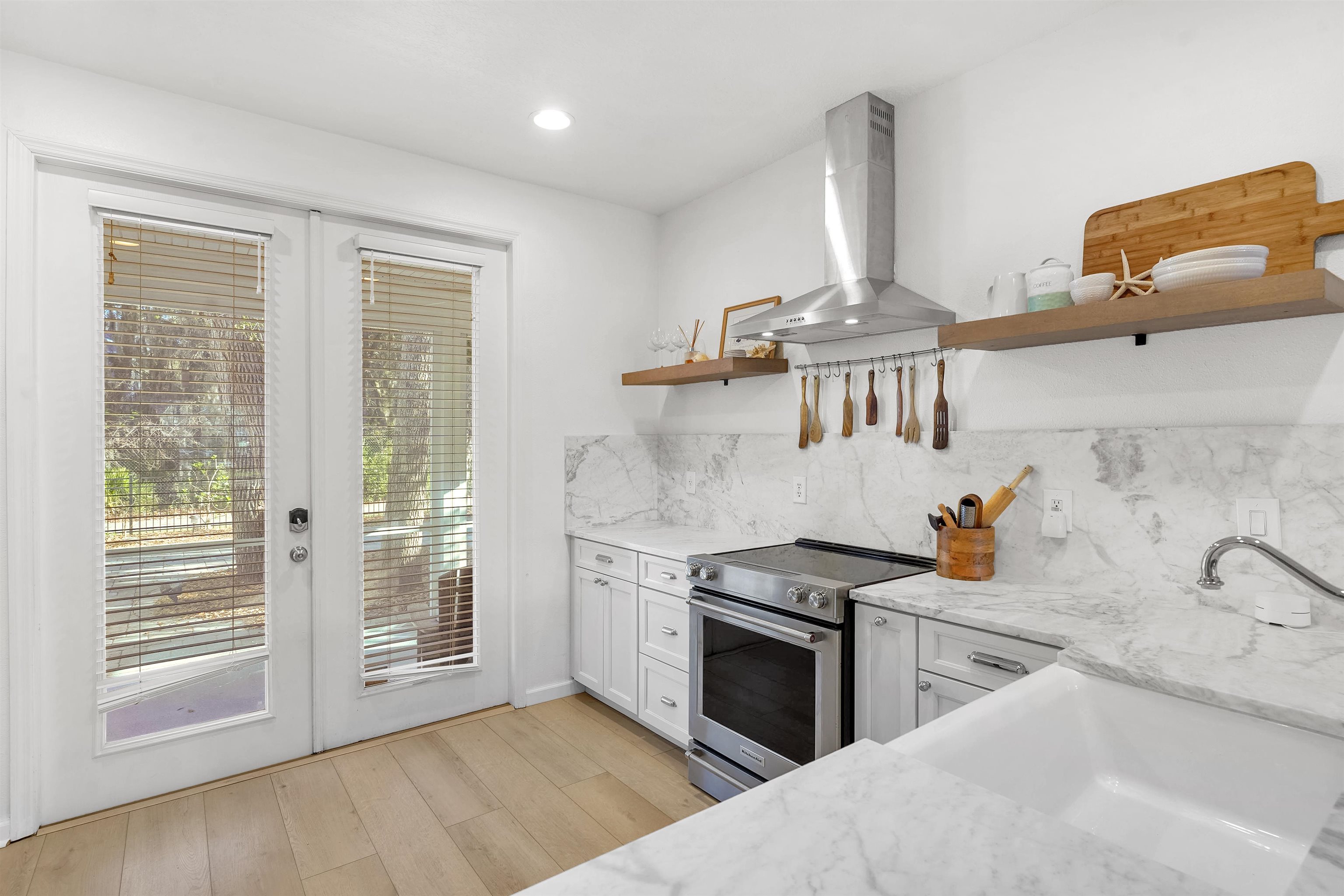 Image 6 of 52 For 996 Saltwater Cir