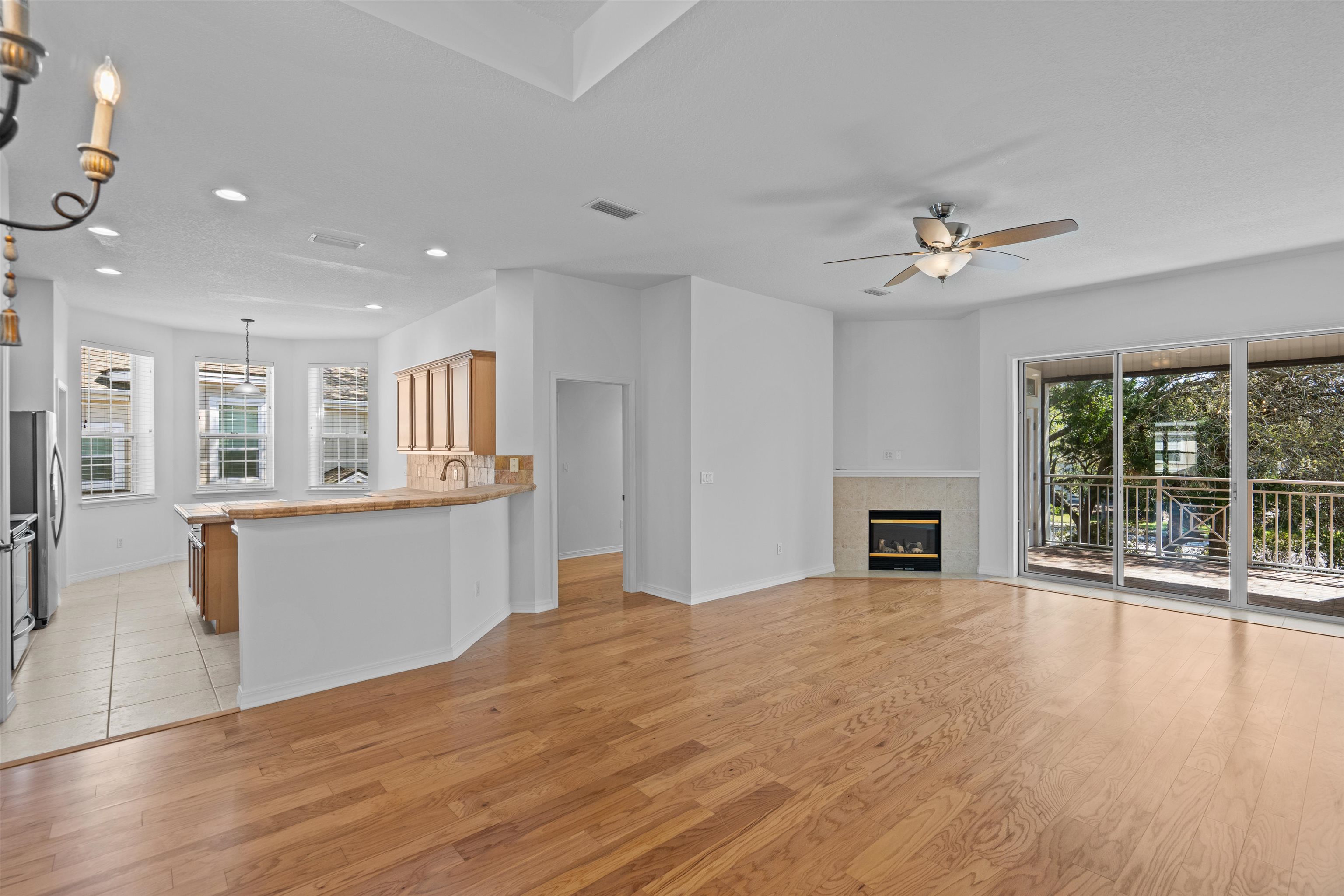 Image 10 of 66 For 1005 Makarios Dr