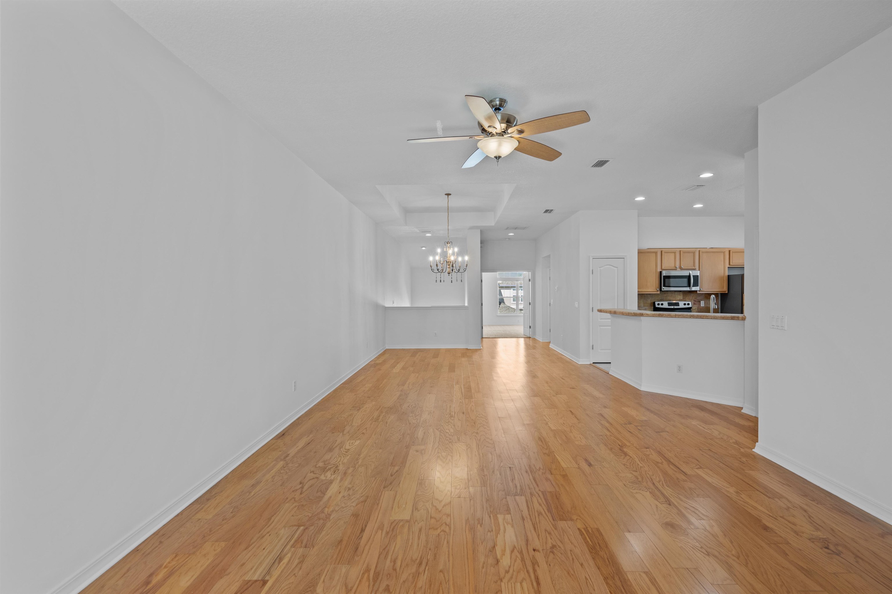 Image 11 of 66 For 1005 Makarios Dr