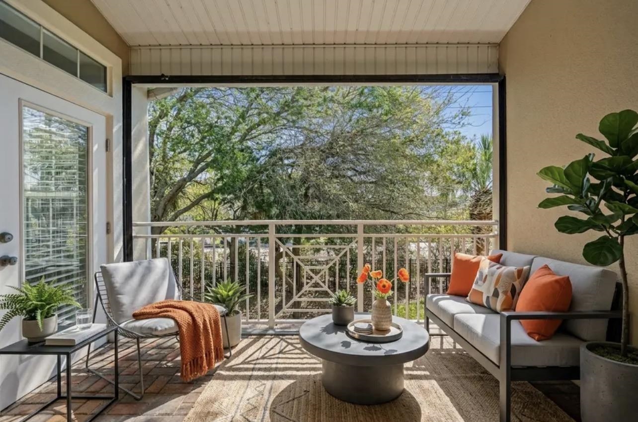 Image 17 of 66 For 1005 Makarios Dr