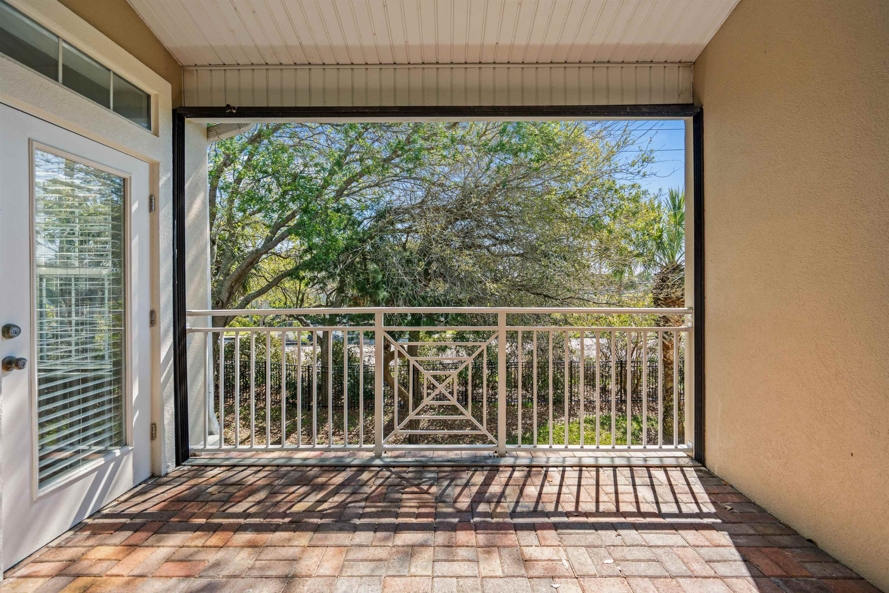 Image 18 of 66 For 1005 Makarios Dr