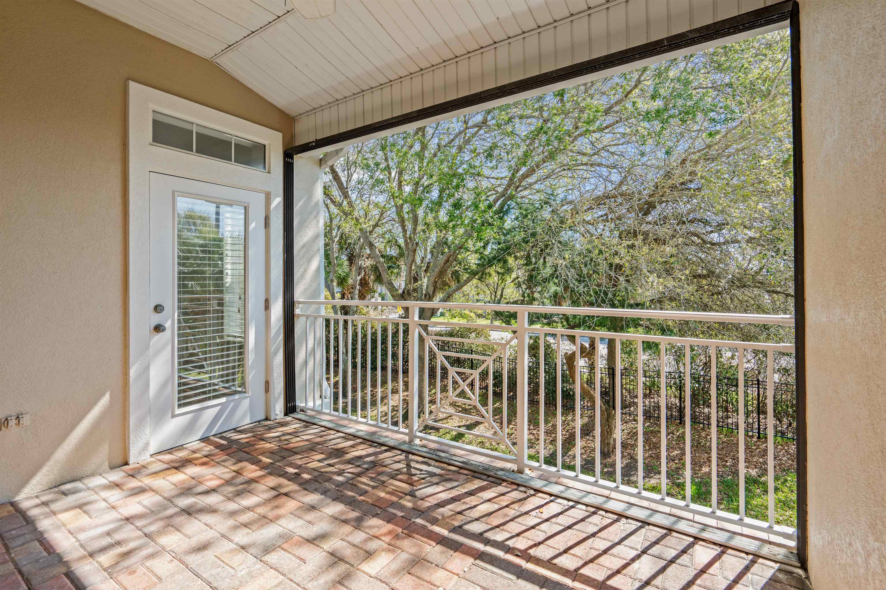 Image 19 of 66 For 1005 Makarios Dr