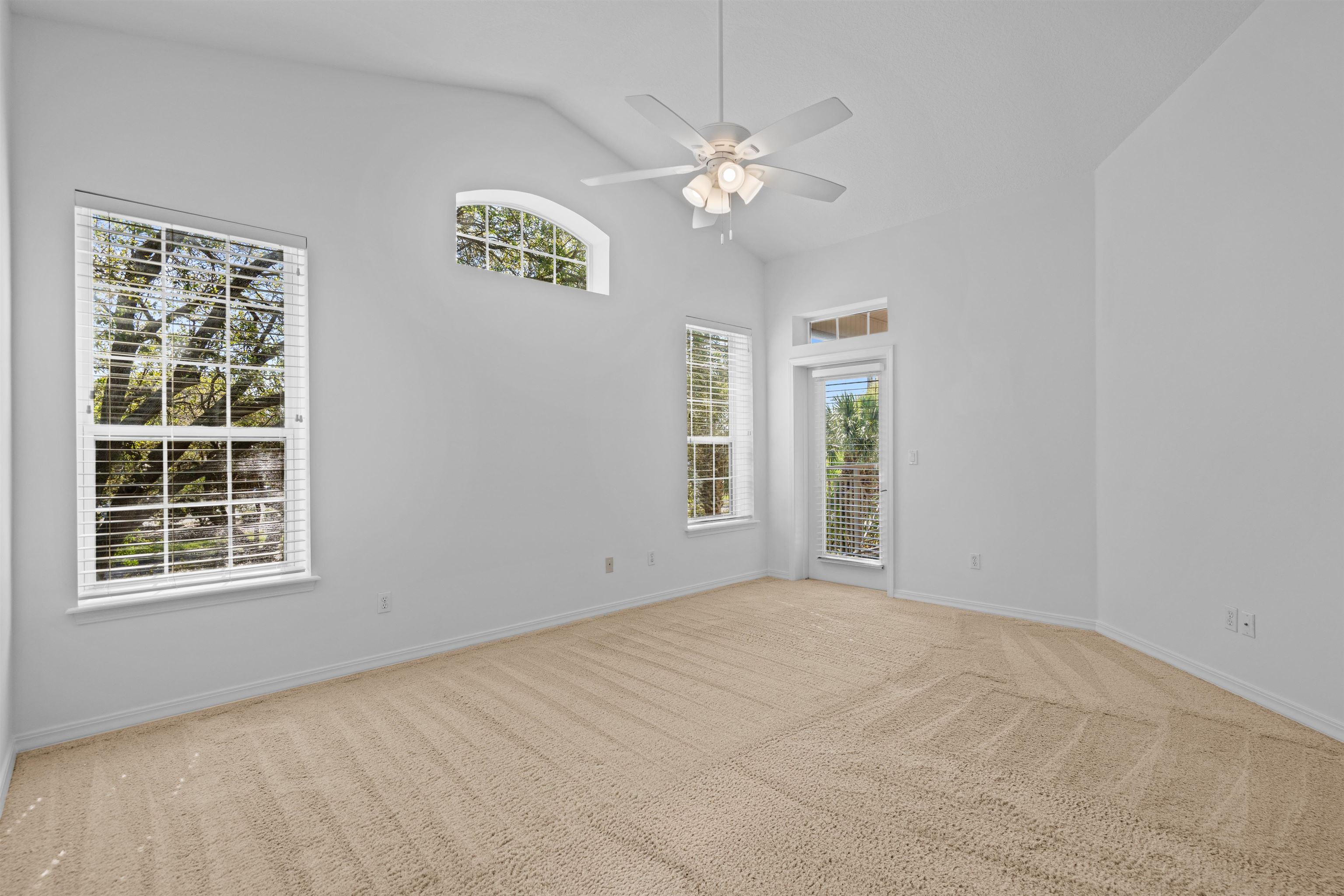 Image 22 of 66 For 1005 Makarios Dr