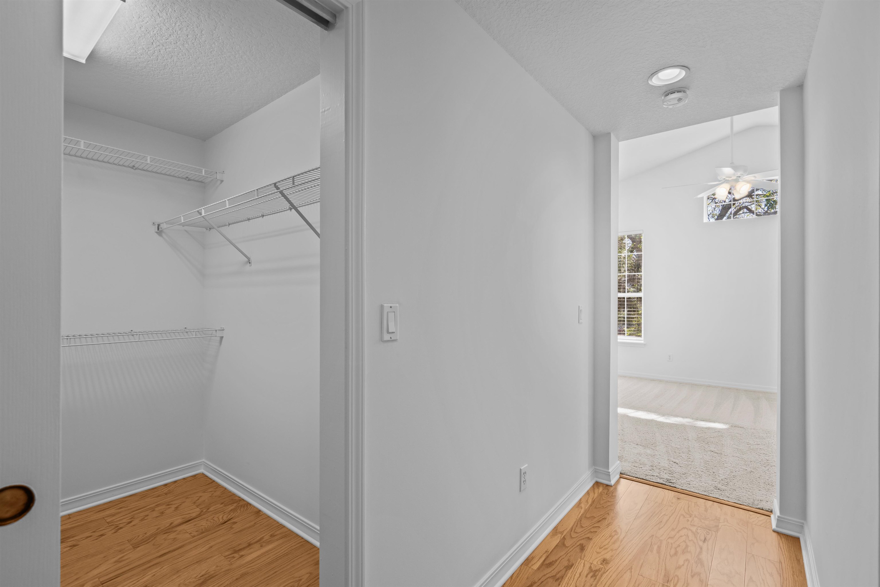 Image 23 of 66 For 1005 Makarios Dr