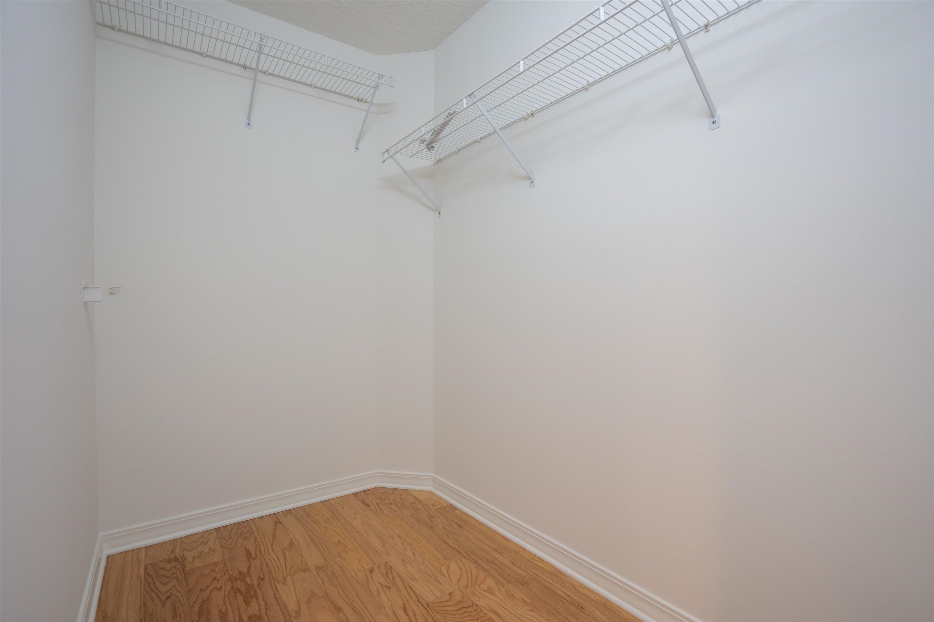 Image 33 of 66 For 1005 Makarios Dr