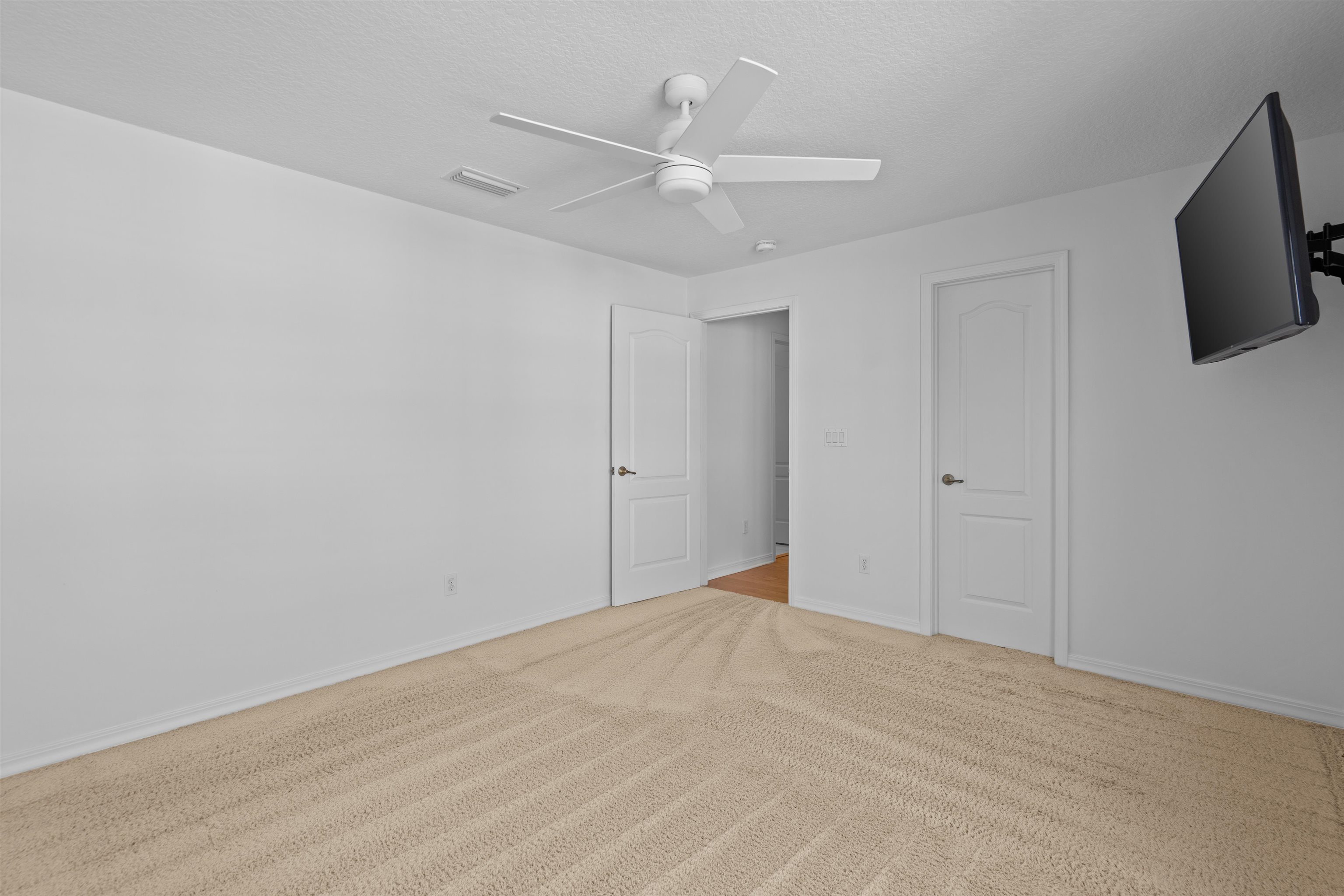 Image 37 of 66 For 1005 Makarios Dr