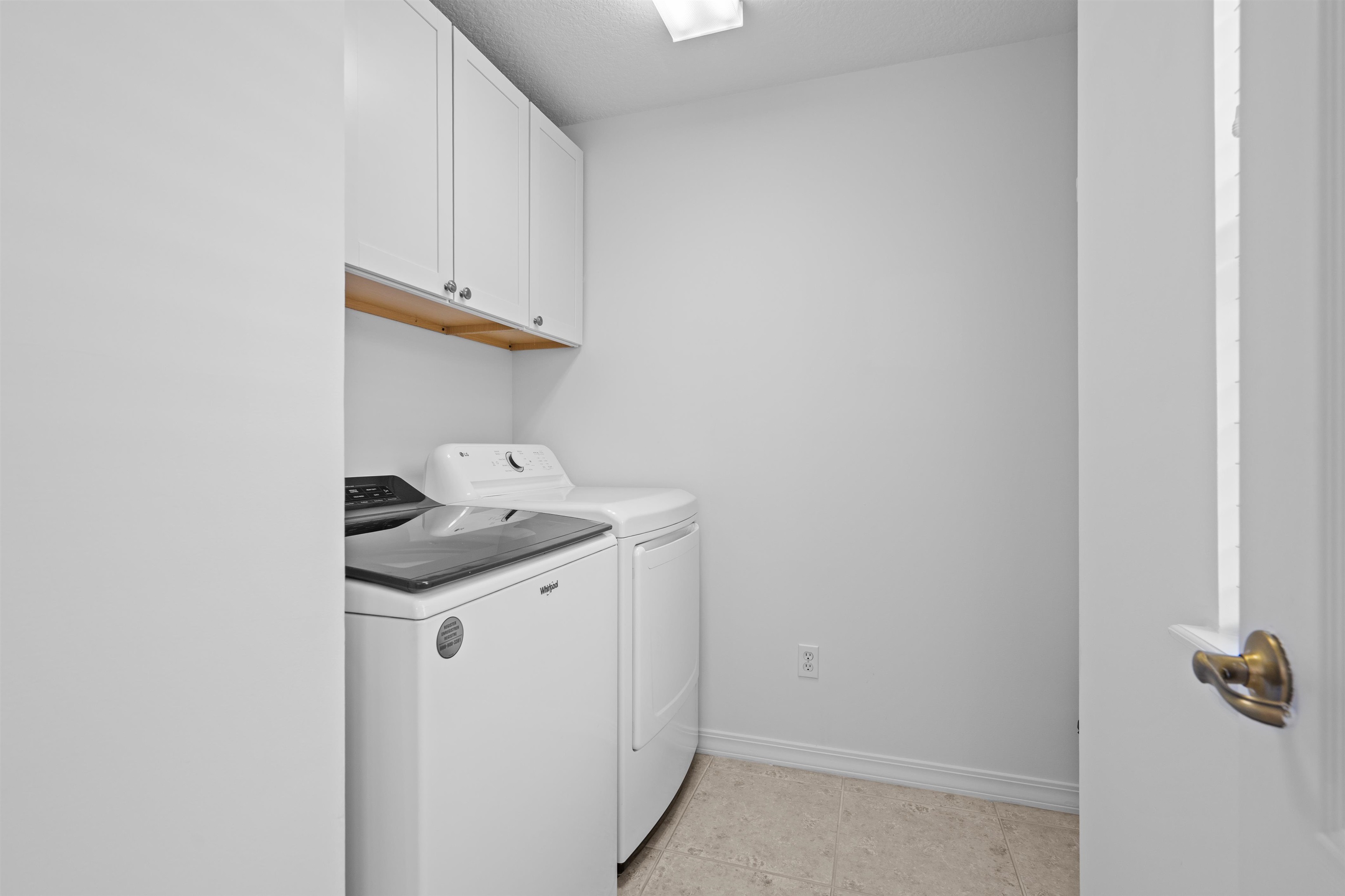 Image 41 of 66 For 1005 Makarios Dr