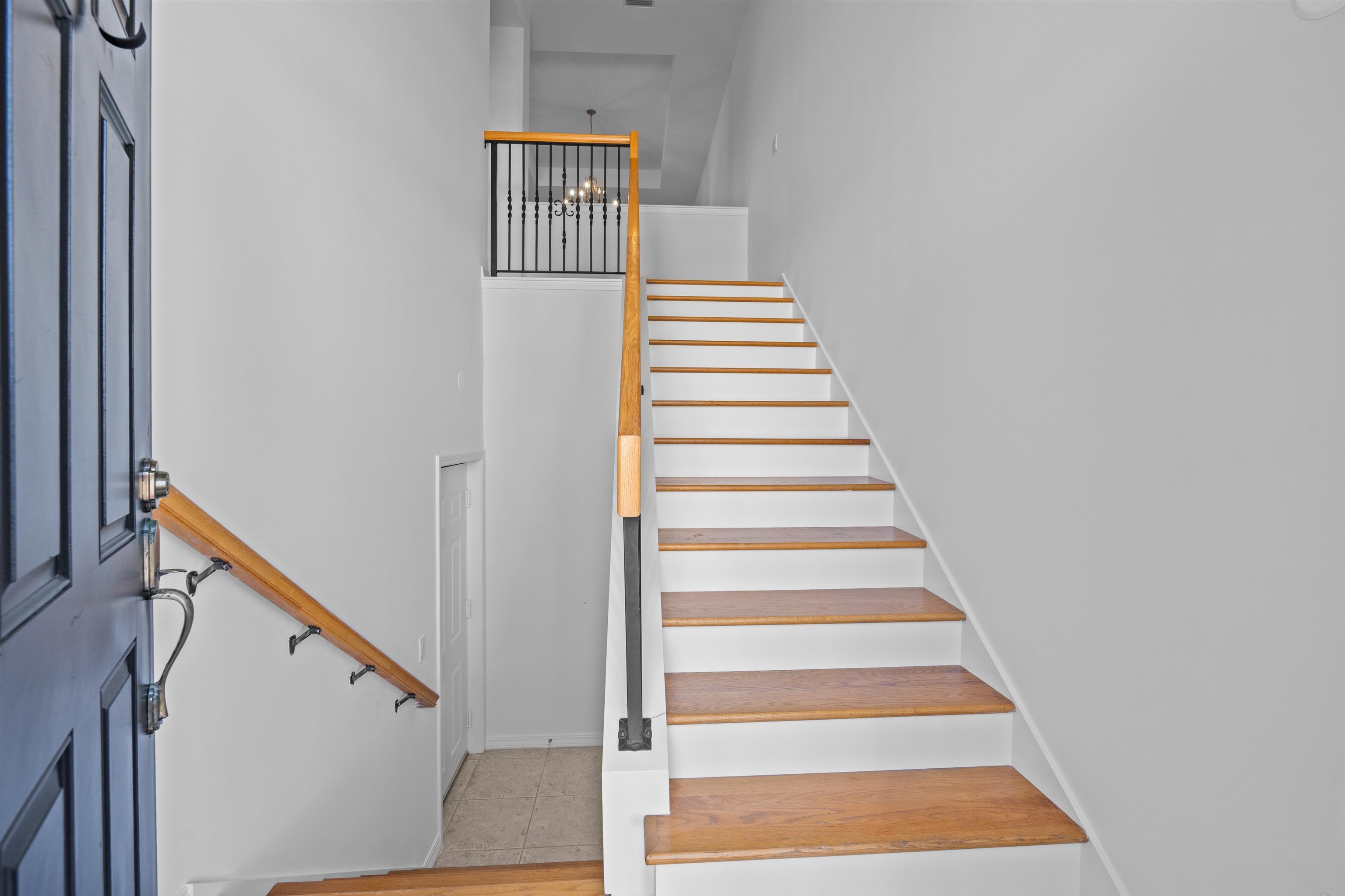 Image 6 of 66 For 1005 Makarios Dr