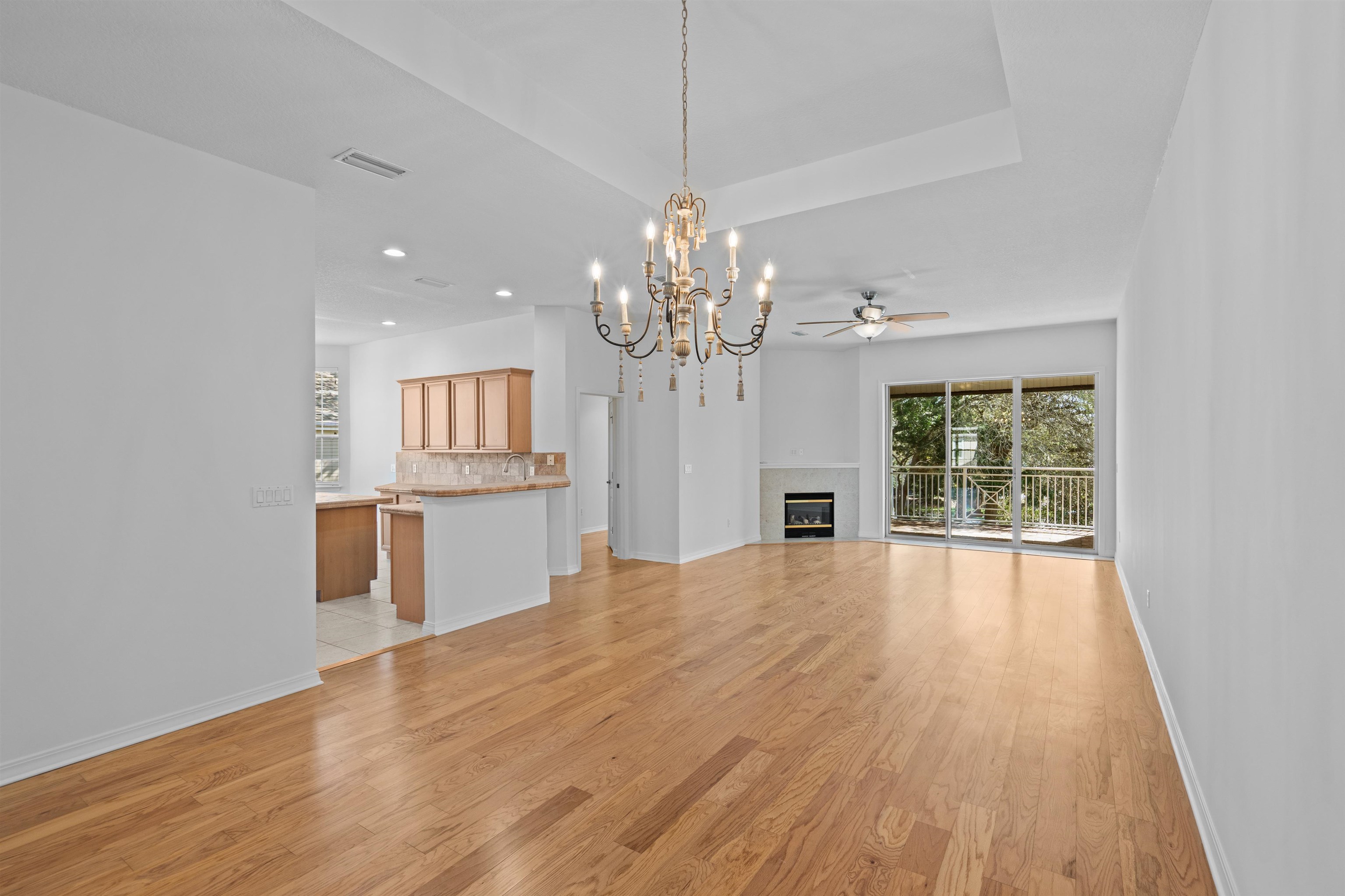 Image 9 of 66 For 1005 Makarios Dr