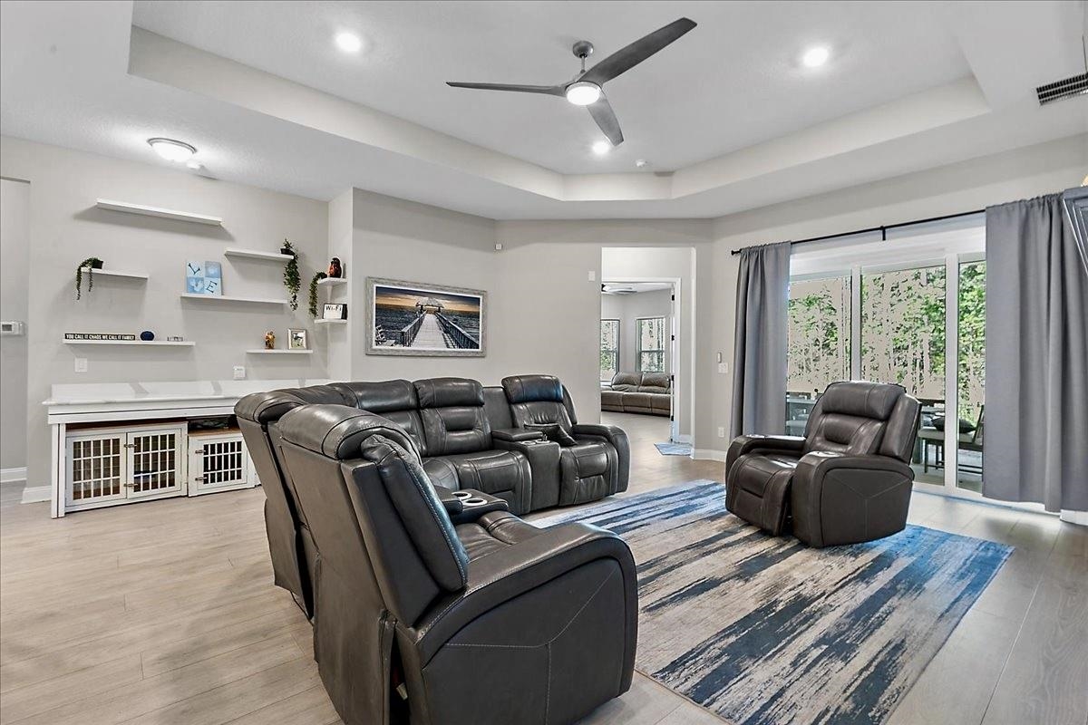 Image 15 of 40 For 196 Holly Landing Way