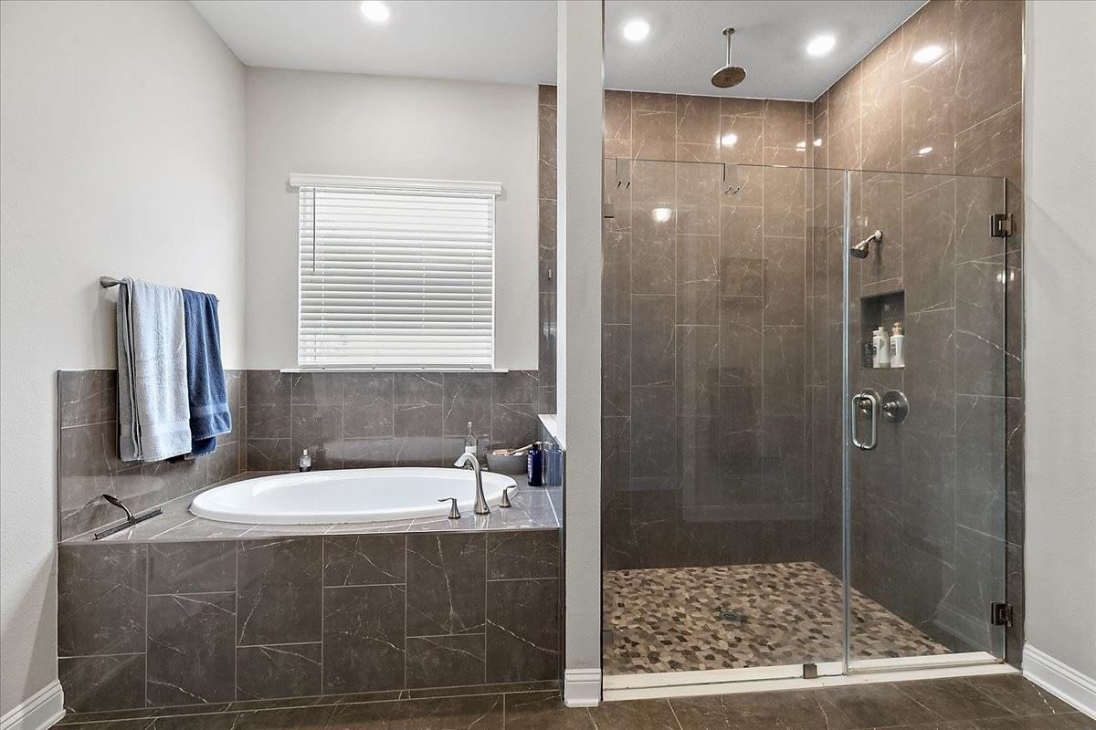 Image 21 of 40 For 196 Holly Landing Way