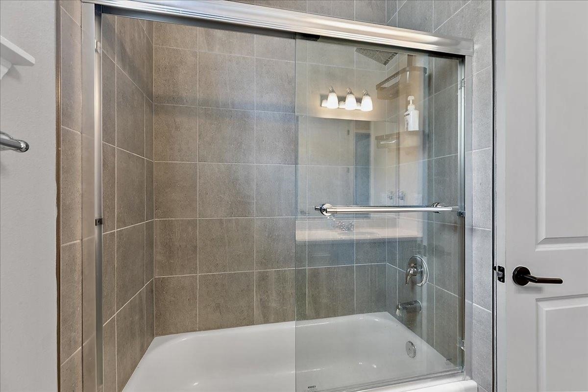 Image 25 of 40 For 196 Holly Landing Way