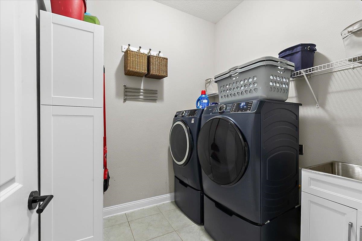 Image 32 of 40 For 196 Holly Landing Way