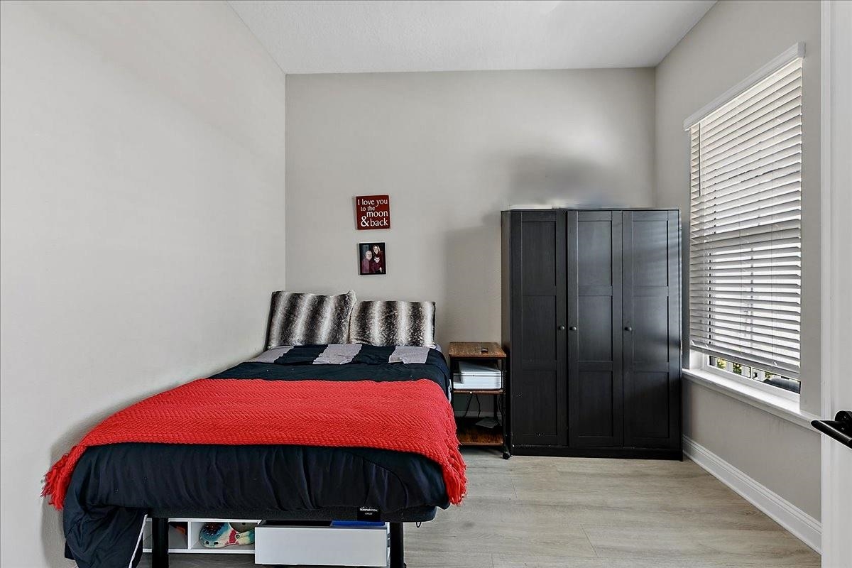 Image 9 of 40 For 196 Holly Landing Way