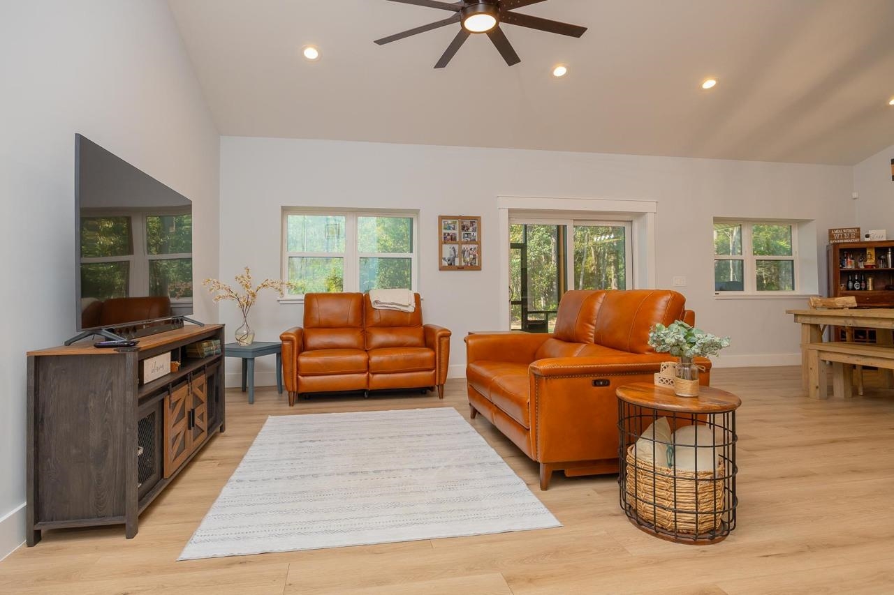 Image 23 of 79 For 1851 Isherwood Ter