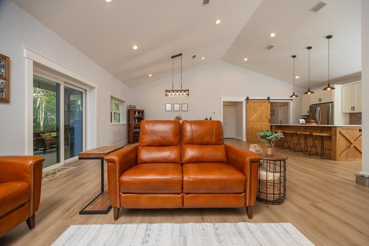 Image 24 of 79 For 1851 Isherwood Ter