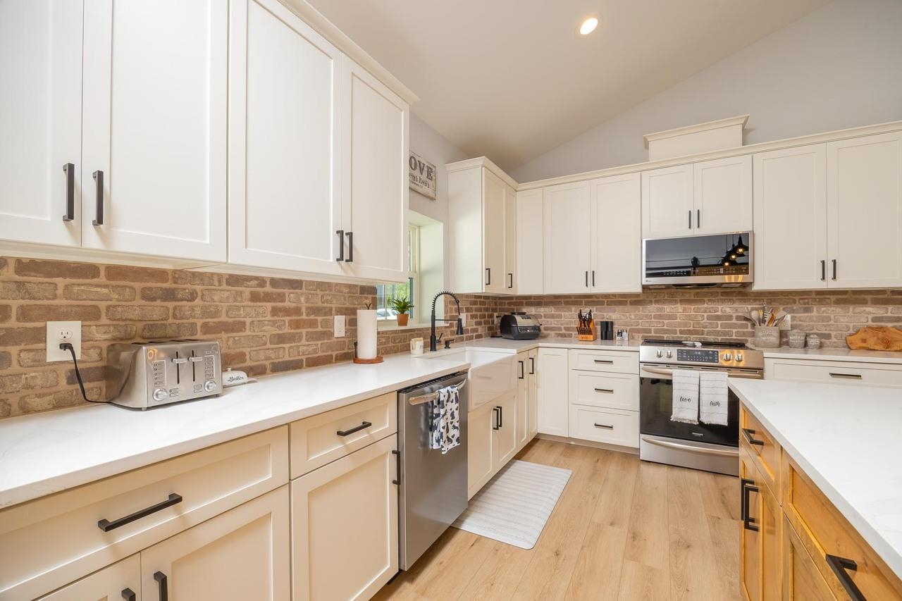 Image 30 of 79 For 1851 Isherwood Ter