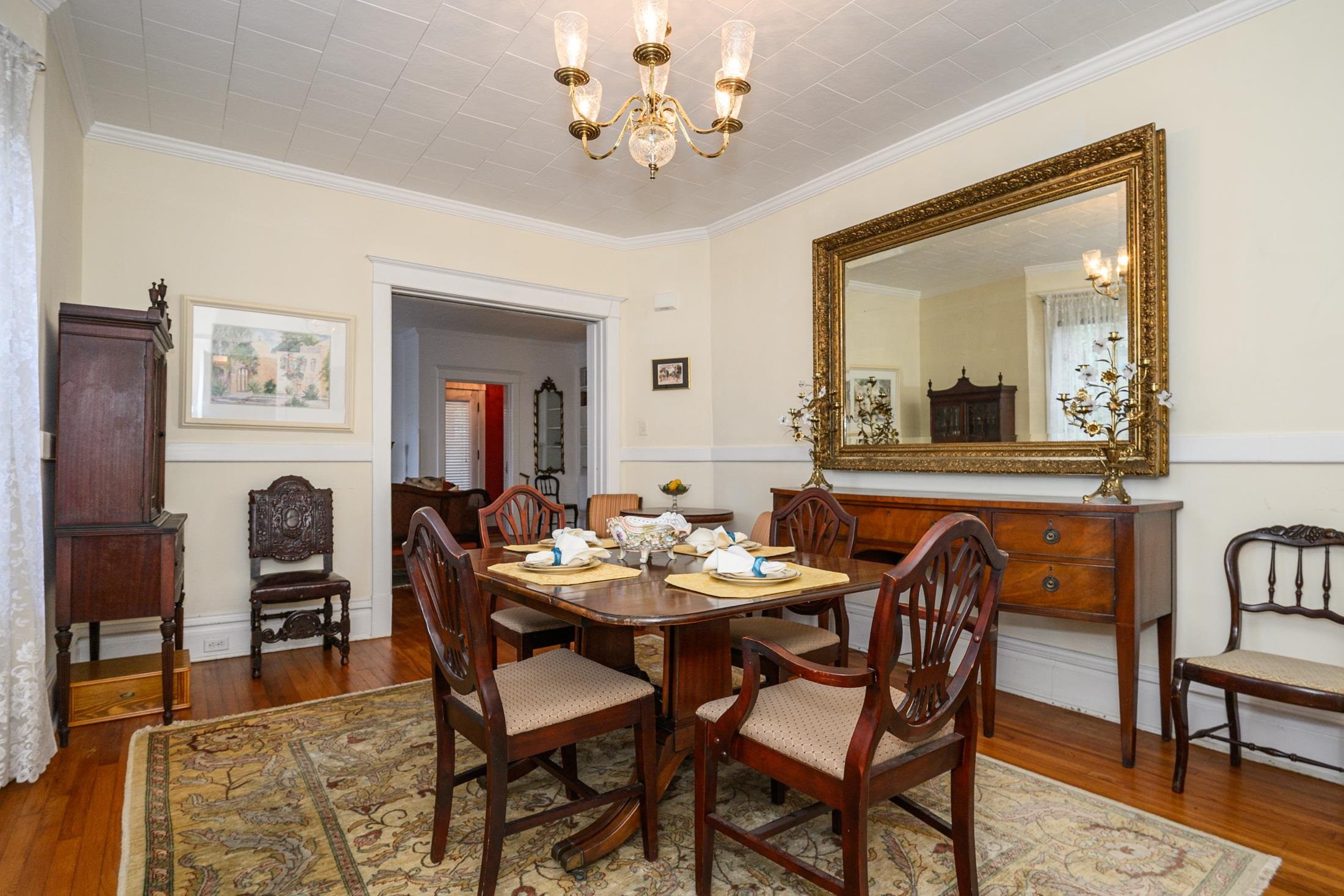 Image 23 of 99 For 24 Saragossa St