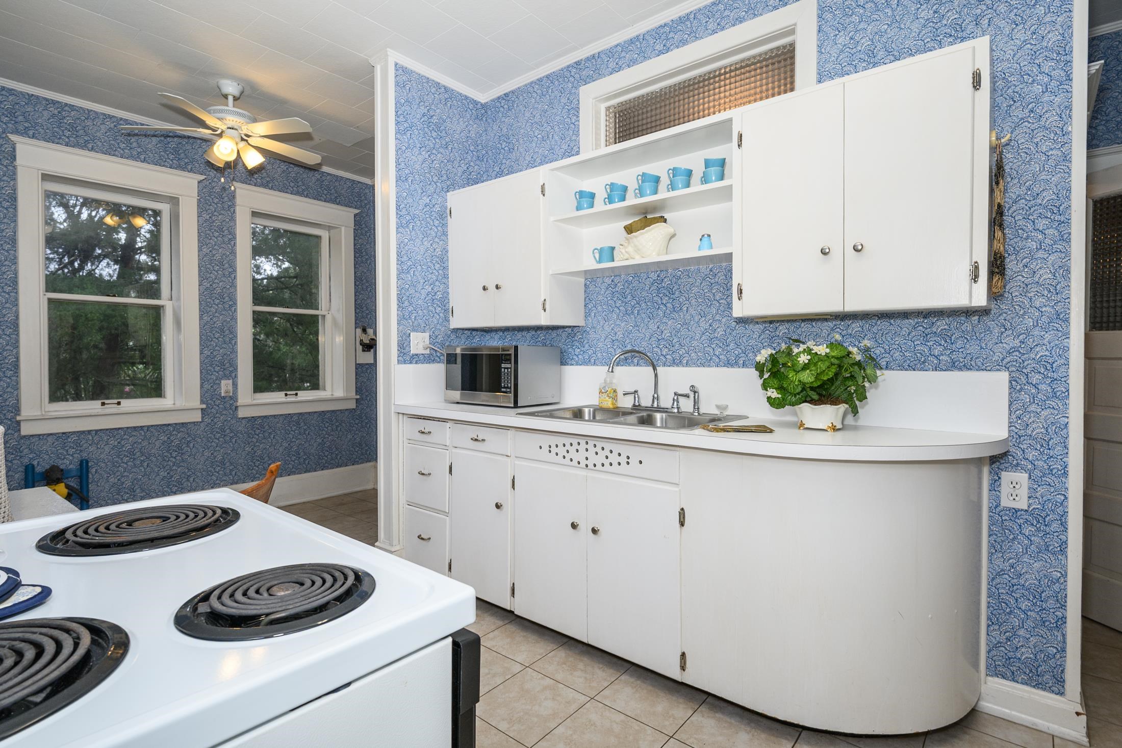 Image 27 of 99 For 24 Saragossa St