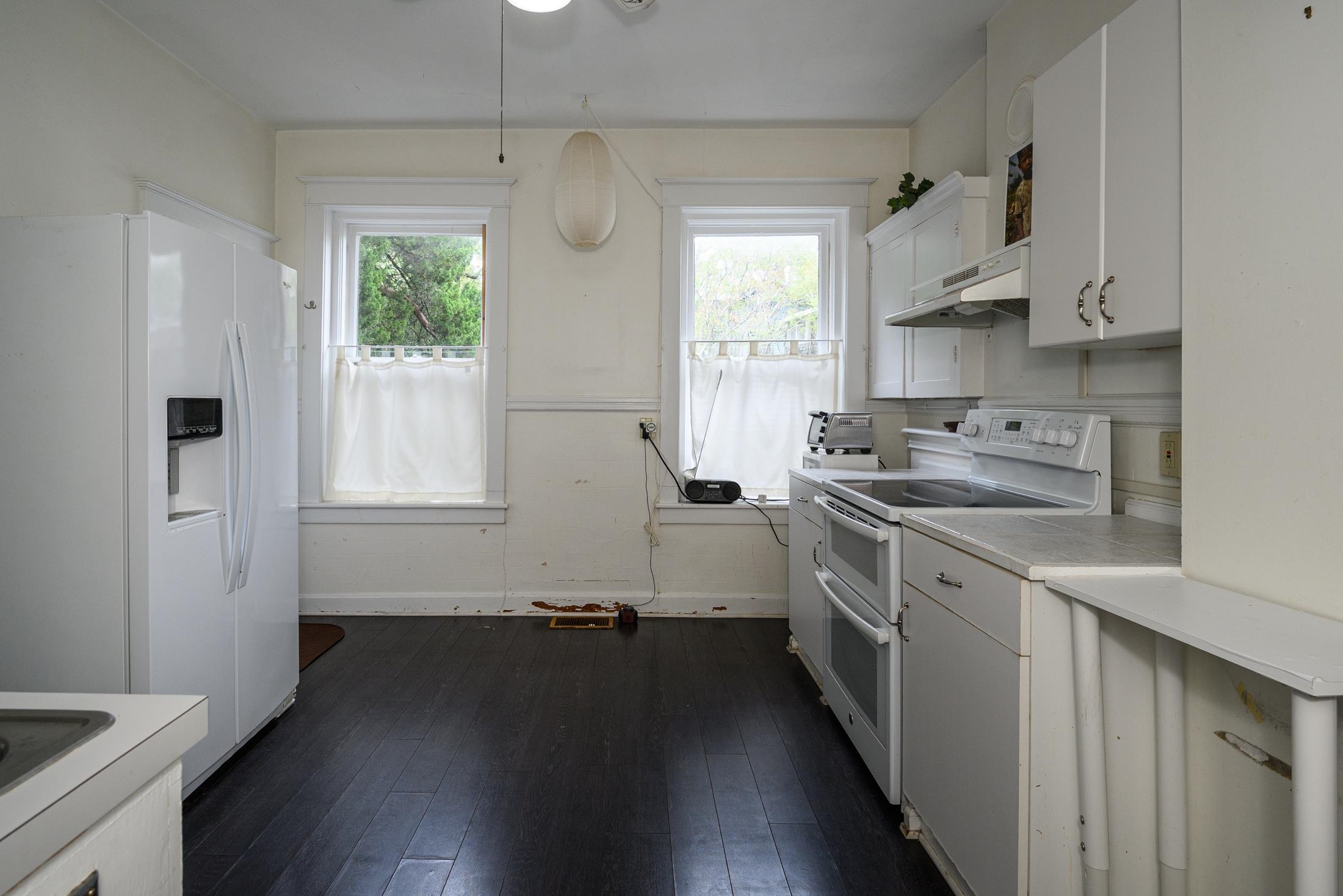 Image 58 of 99 For 24 Saragossa St