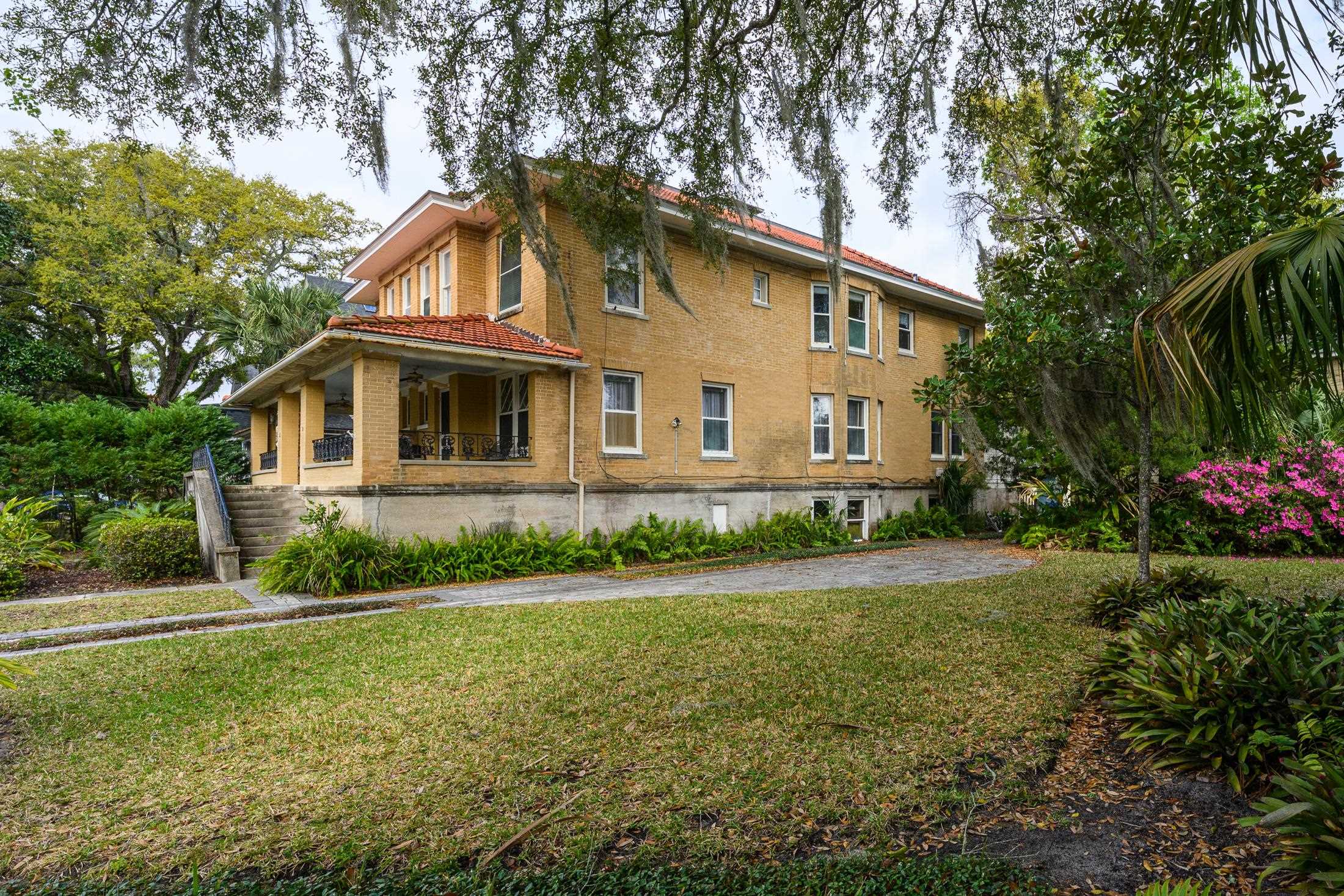 Image 7 of 99 For 24 Saragossa St