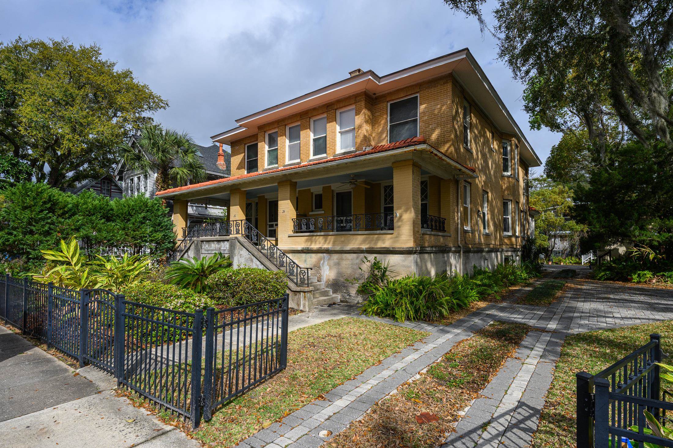 Image 8 of 99 For 24 Saragossa St