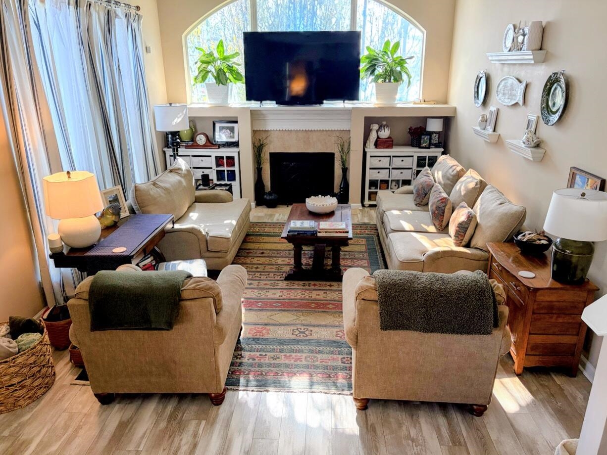 Image 8 of 20 For 1019 Terranova Way W