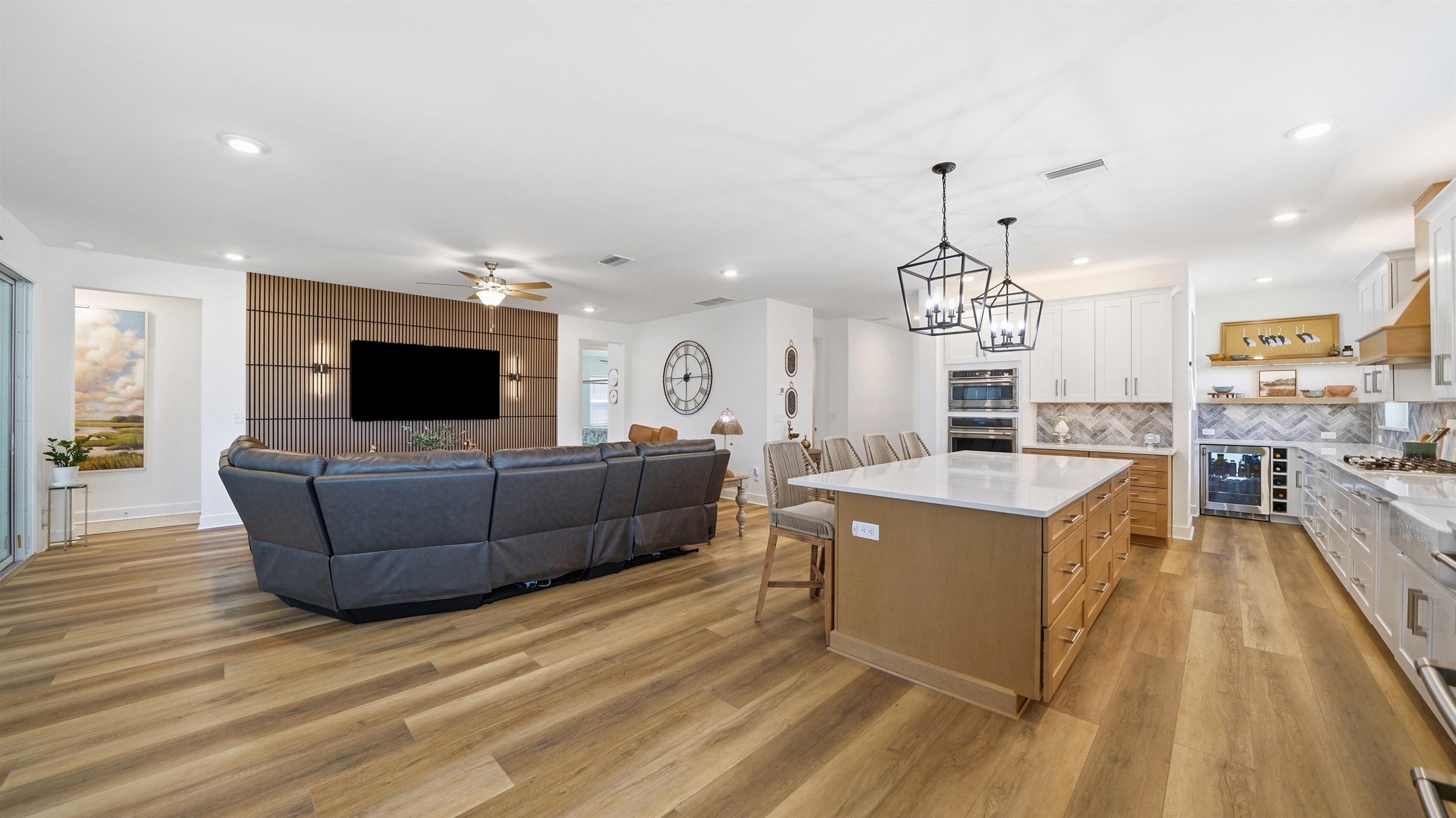 Image 21 of 91 For 119 Victory Ct