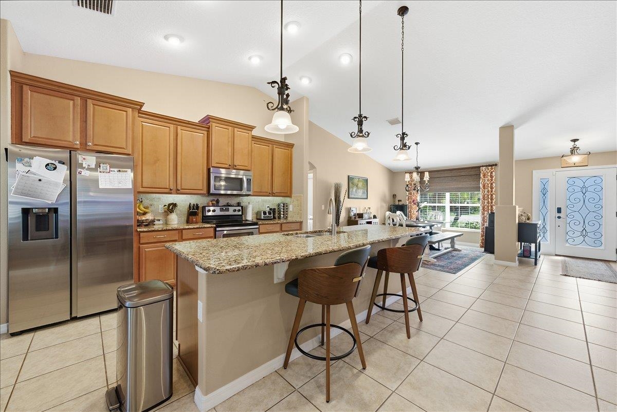 Image 14 of 45 For 8 Point Of Woods Drive