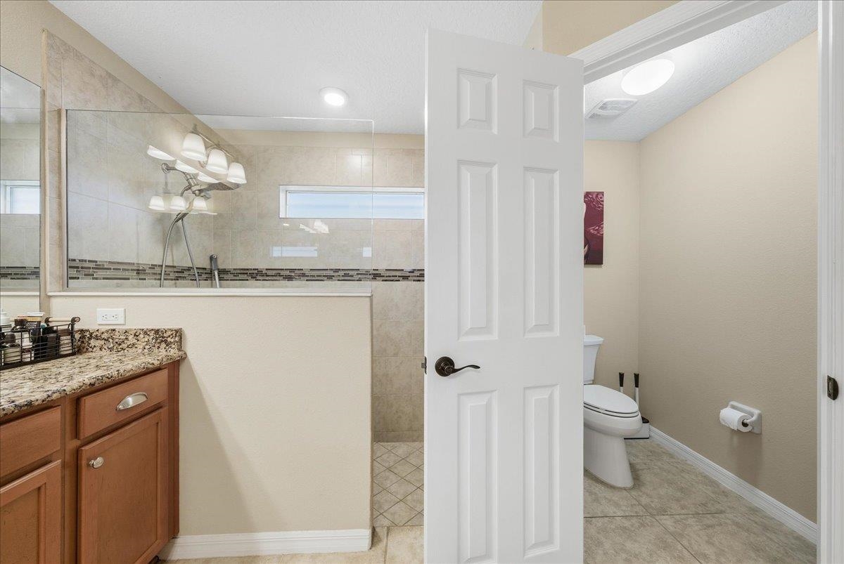 Image 21 of 45 For 8 Point Of Woods Drive