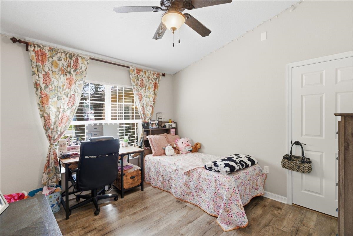 Image 23 of 45 For 8 Point Of Woods Drive