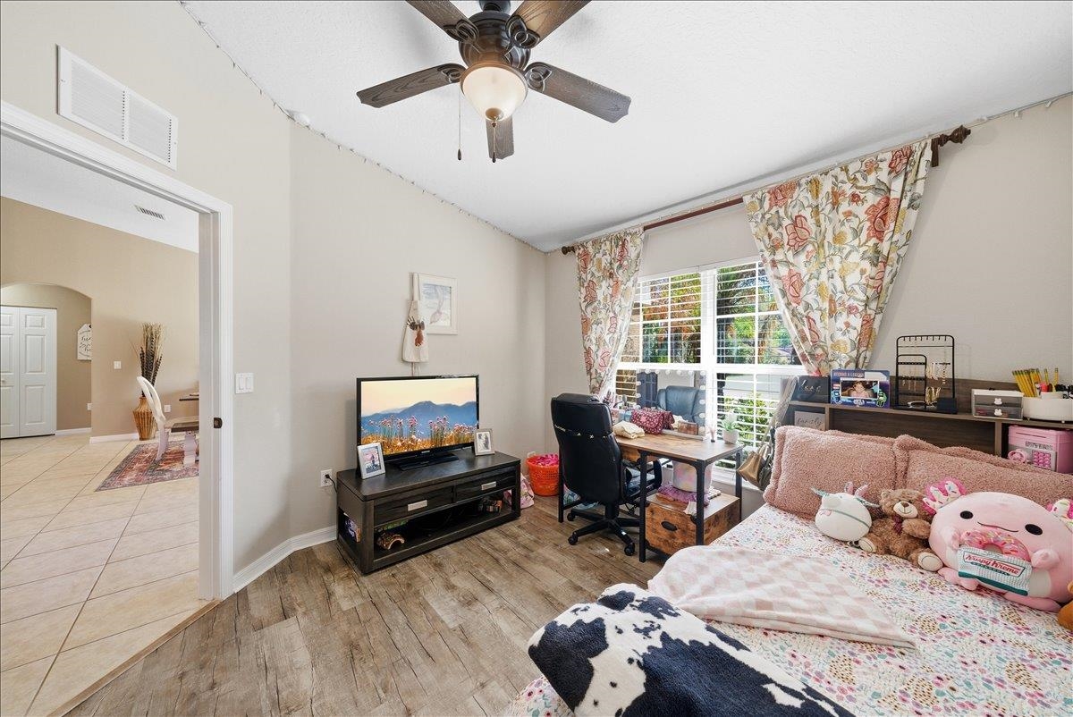 Image 24 of 45 For 8 Point Of Woods Drive