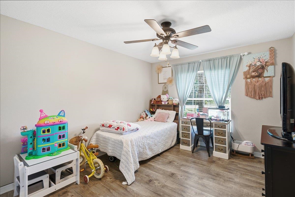 Image 27 of 45 For 8 Point Of Woods Drive