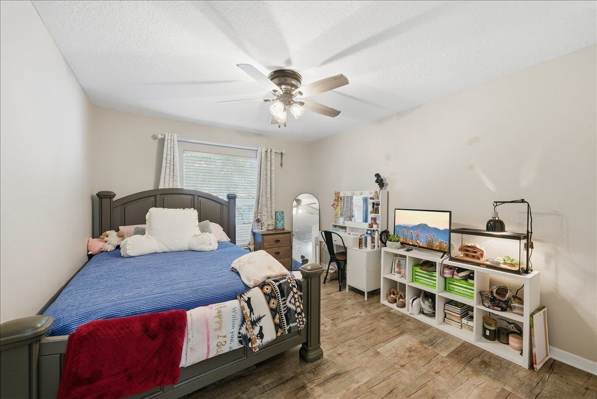 Image 30 of 45 For 8 Point Of Woods Drive