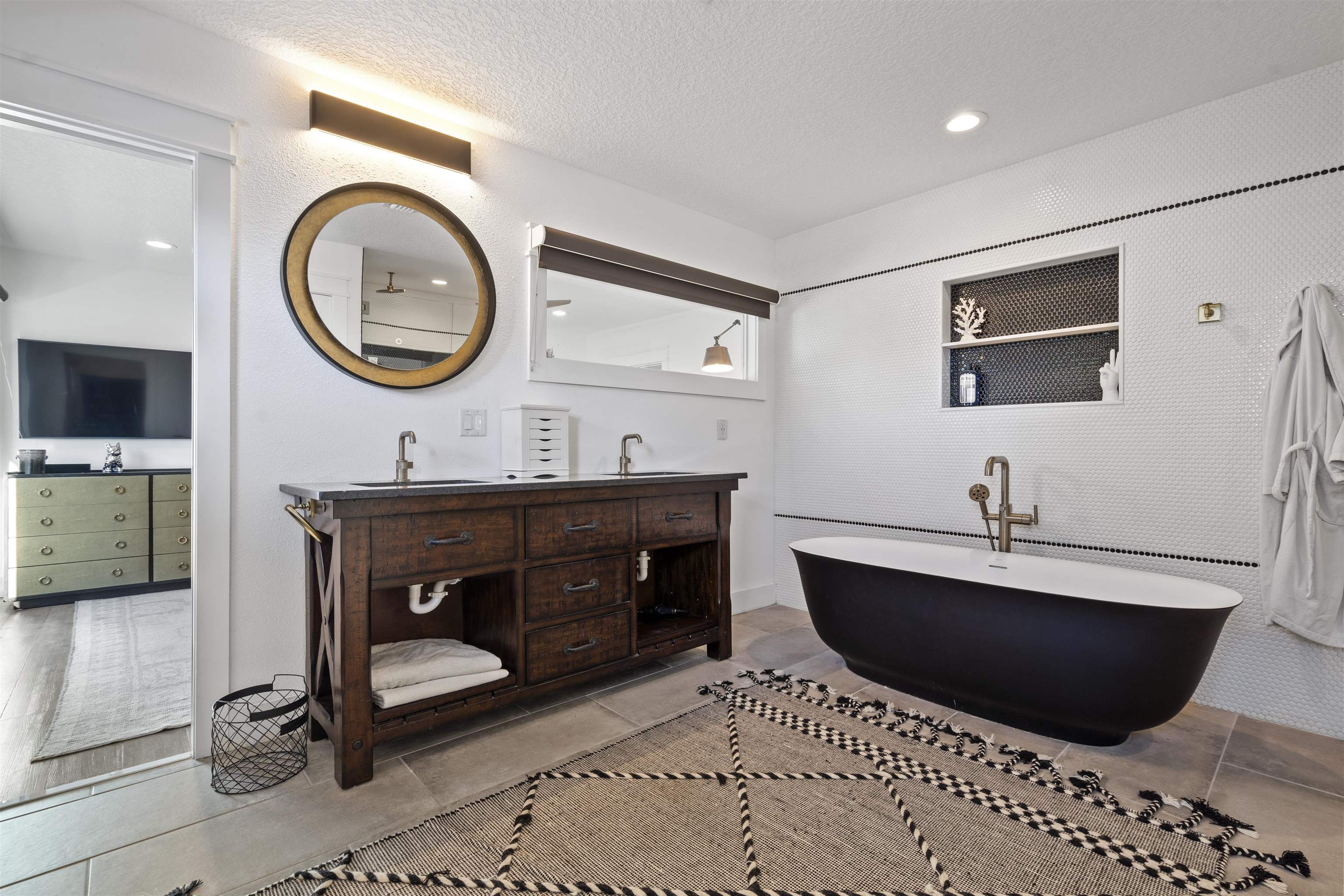 Image 23 of 68 For 5730 Rudolph Ave