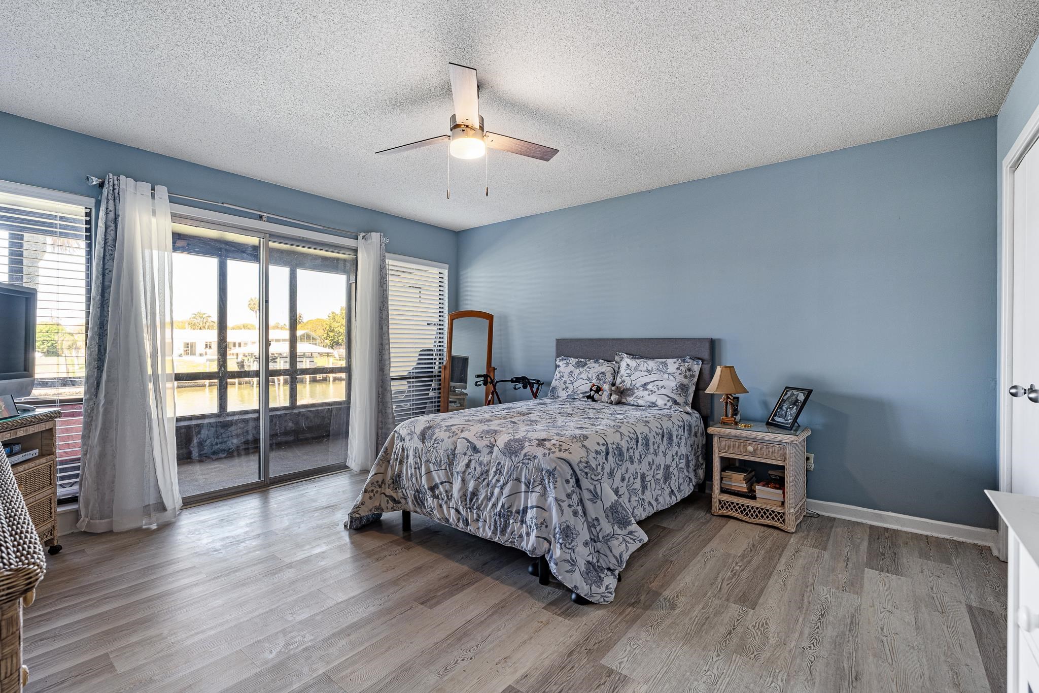 Image 15 of 44 For 42 Club House Dr  101
