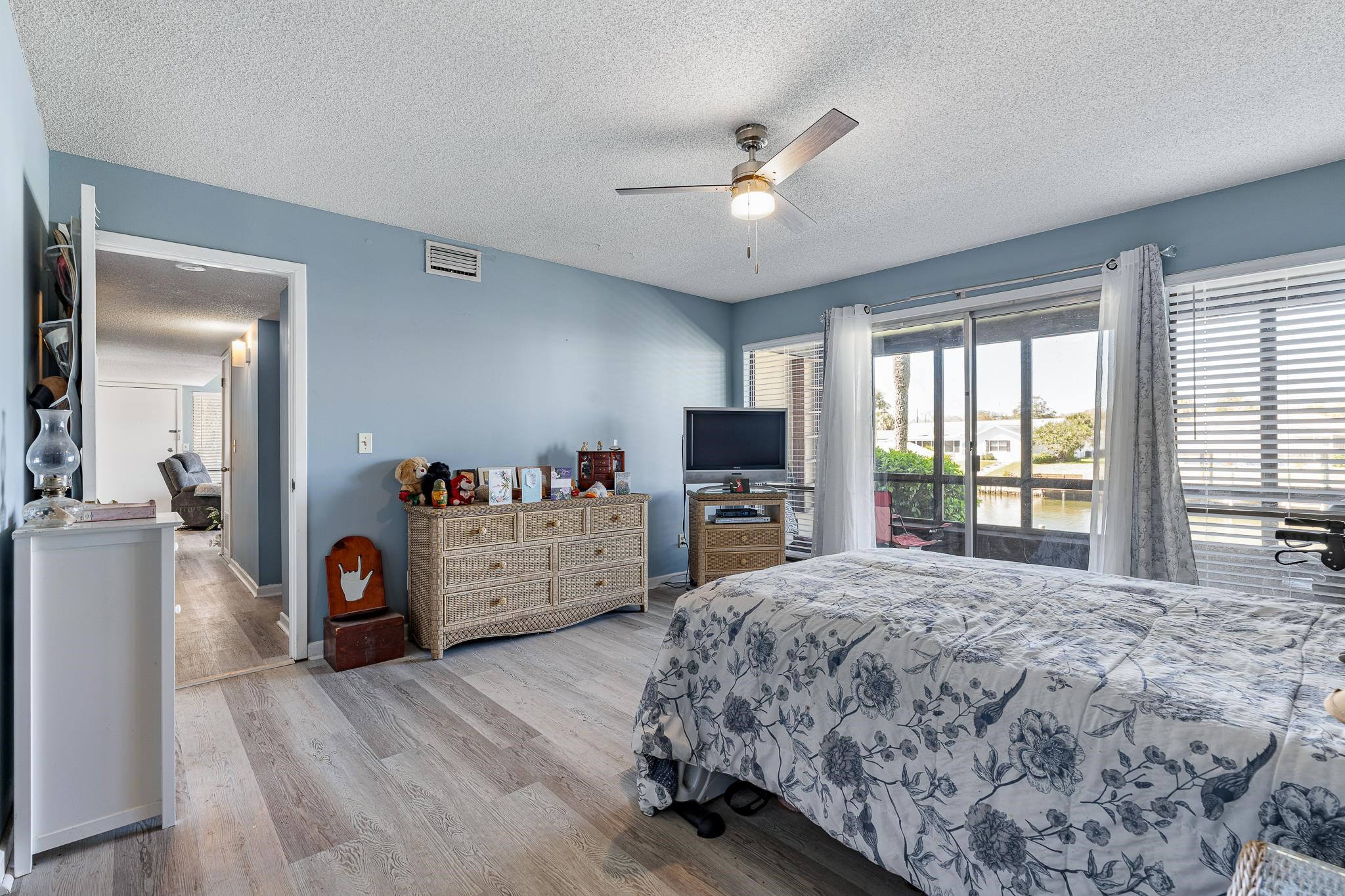 Image 16 of 44 For 42 Club House Dr  101