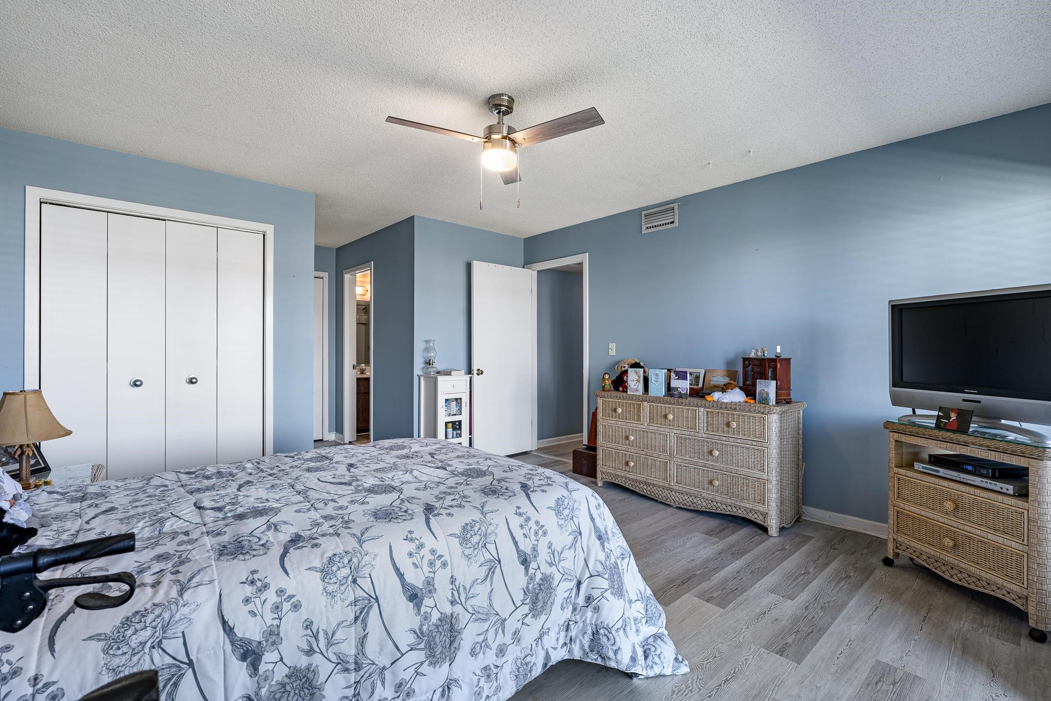Image 17 of 44 For 42 Club House Dr  101